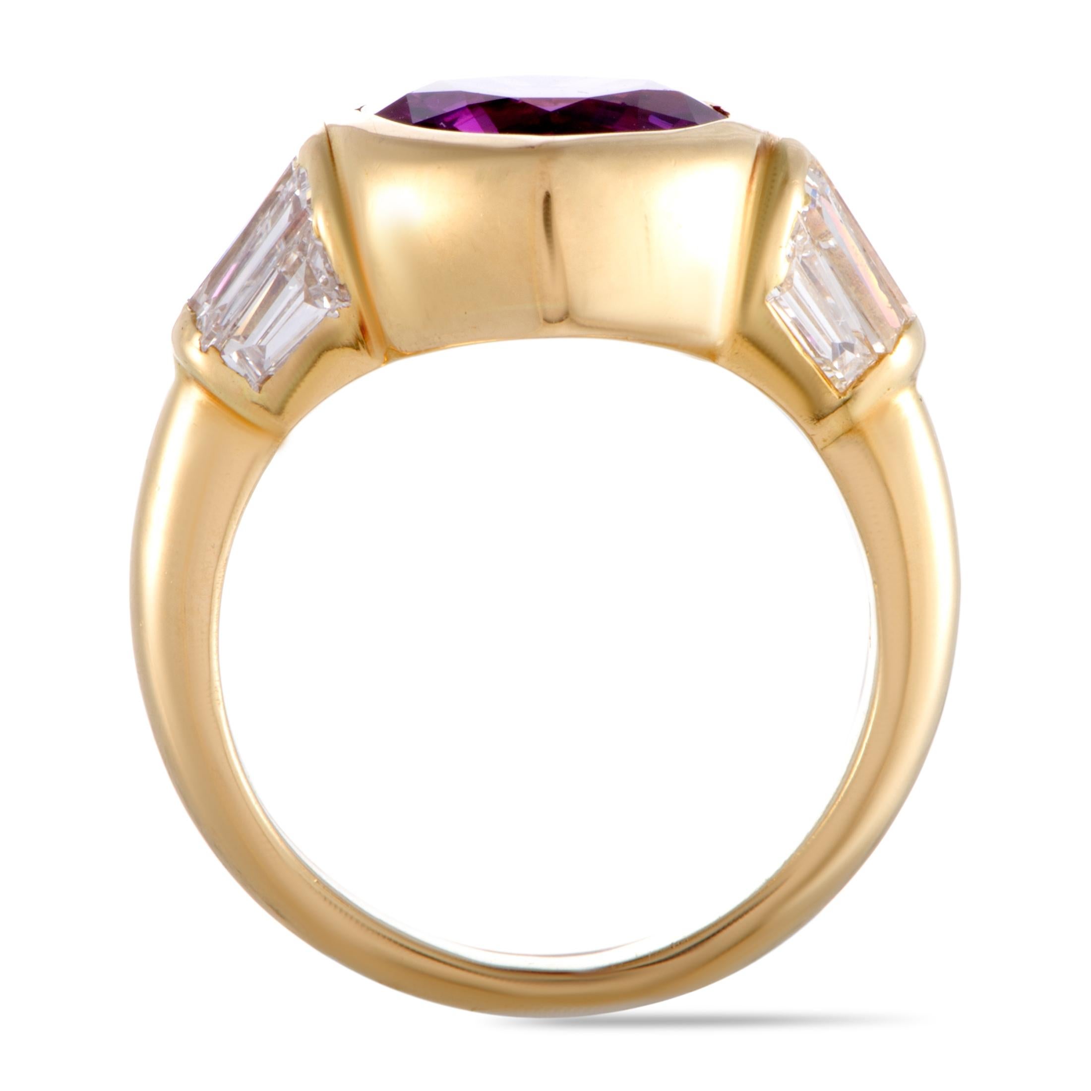 This gorgeous piece from Bvlgari exudes vivacious femininity through its lovely design that is attractively topped off with an eye-catching pink sapphire. The ring is expertly crafted from 18K yellow gold and it is also set with a total of 1.00