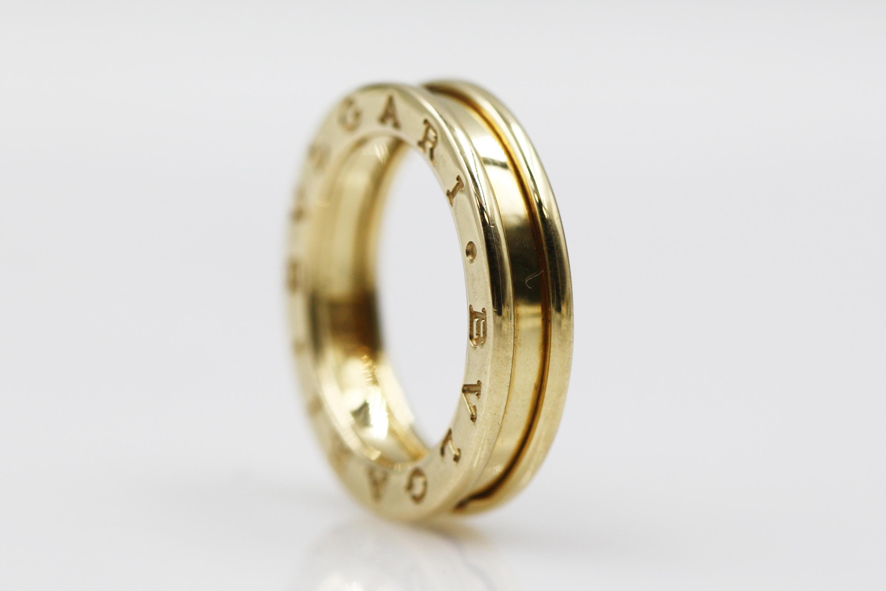 Bvlgari 18 Karat Yellow Gold Bzero-1 1 Band Ring In Excellent Condition For Sale In New York, NY