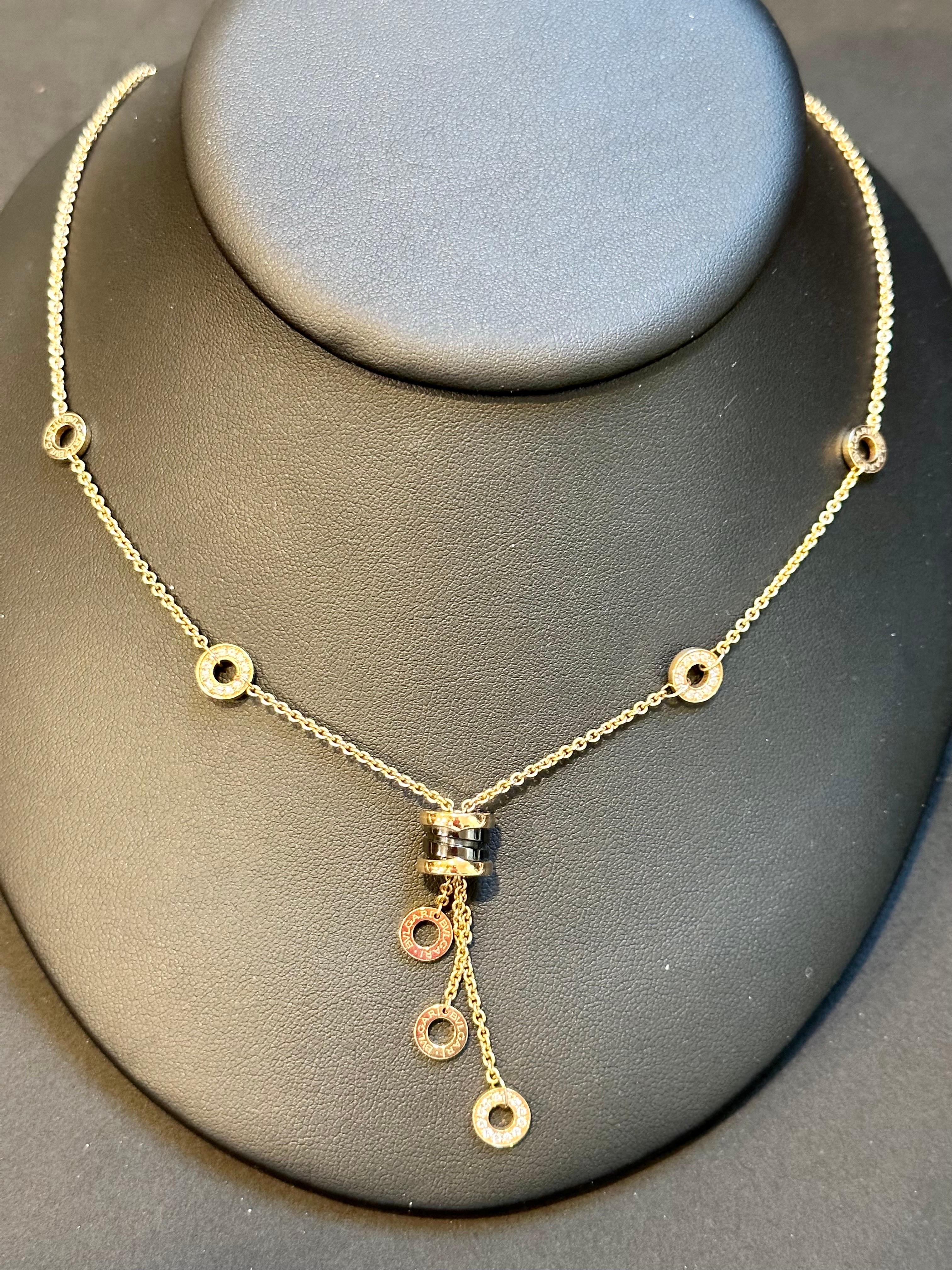 This 18 karat yellow gold BVLGARI BVLGARI necklace is a stunning fusion of ancient Roman roots and contemporary design. The double logo, inspired by inscriptions on ancient coins, has evolved into playful interpretations. Crafted by Bvlgari, this