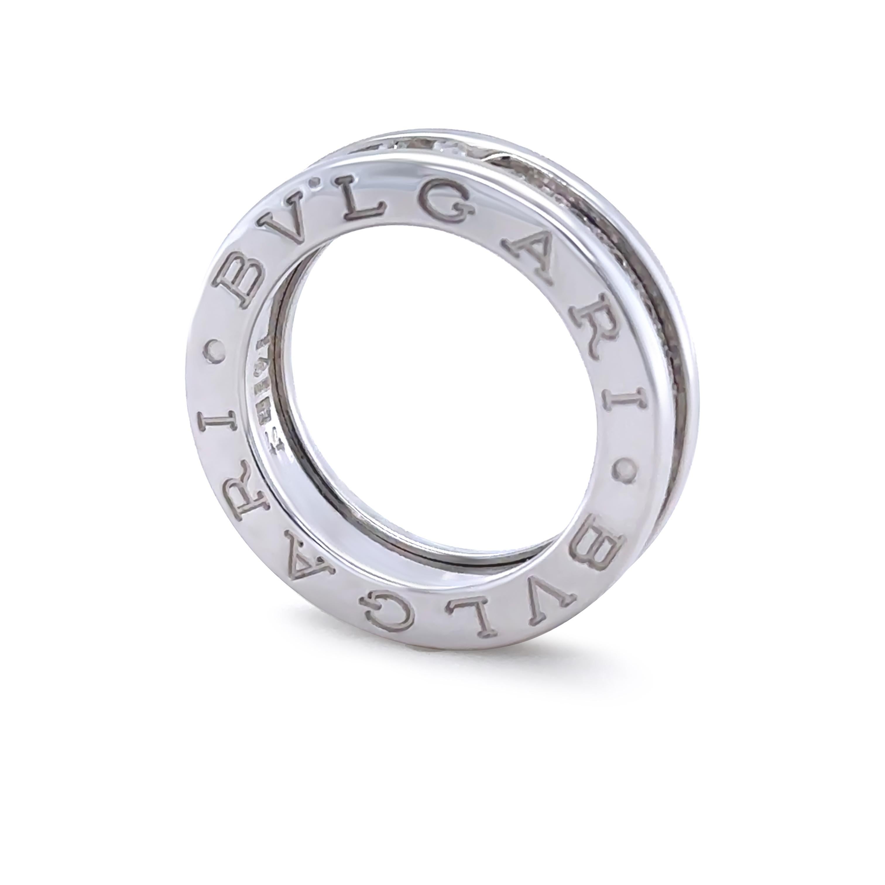 Une bague à un anneau B.A.I., en or blanc 18ct, de taille F, pesant 6 g, avec un motif poli. 

Quantité totale de 22 diamants ronds de taille brillant, de couleur G et de pureté VS. d'un poids total de 0,45 ct.

Métal : Or blanc 18ct
Carat :