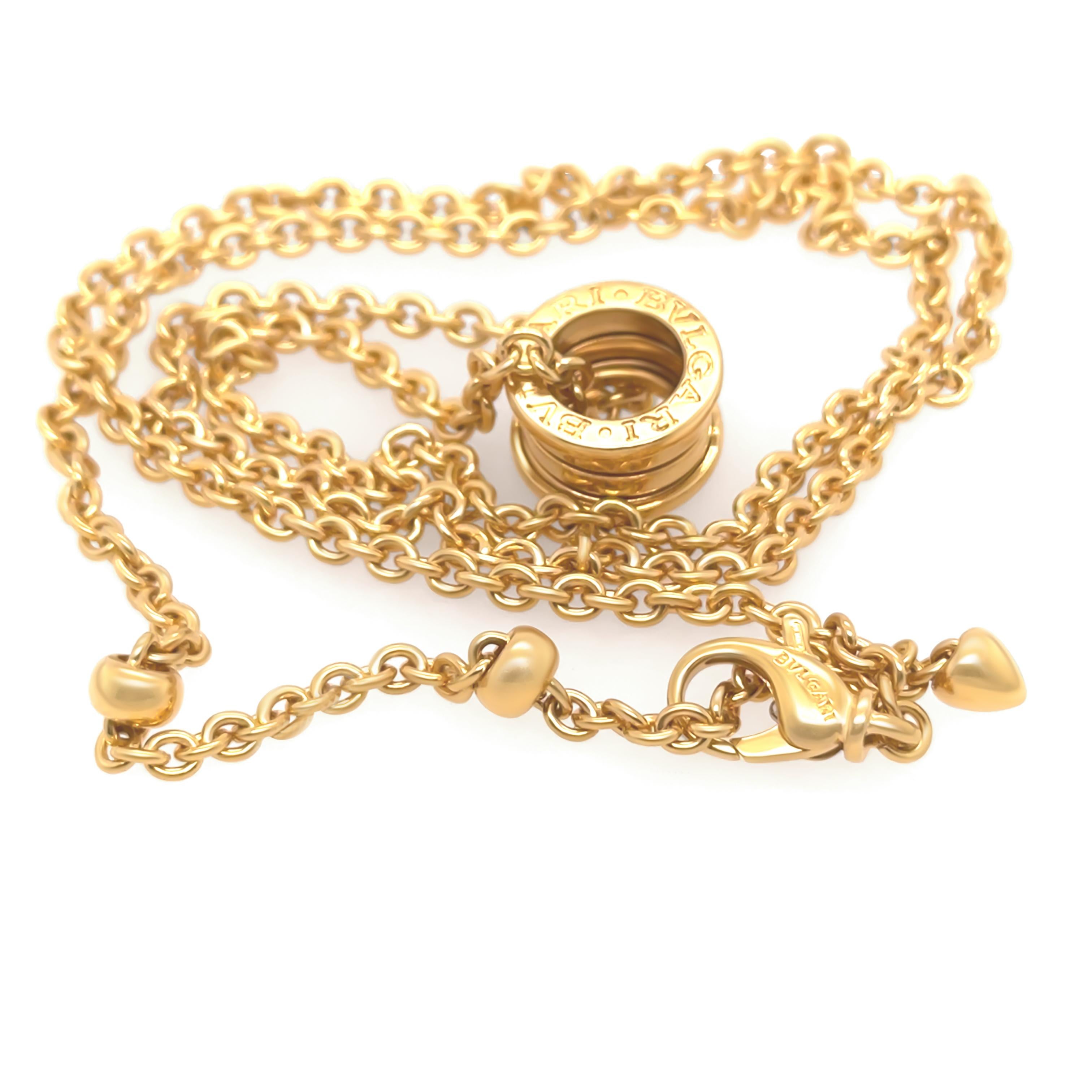 Bvlgari, collier chaîne Catene en or jaune 18 carats avec mini pendentif B.Zero1 37,31 g en vente 2