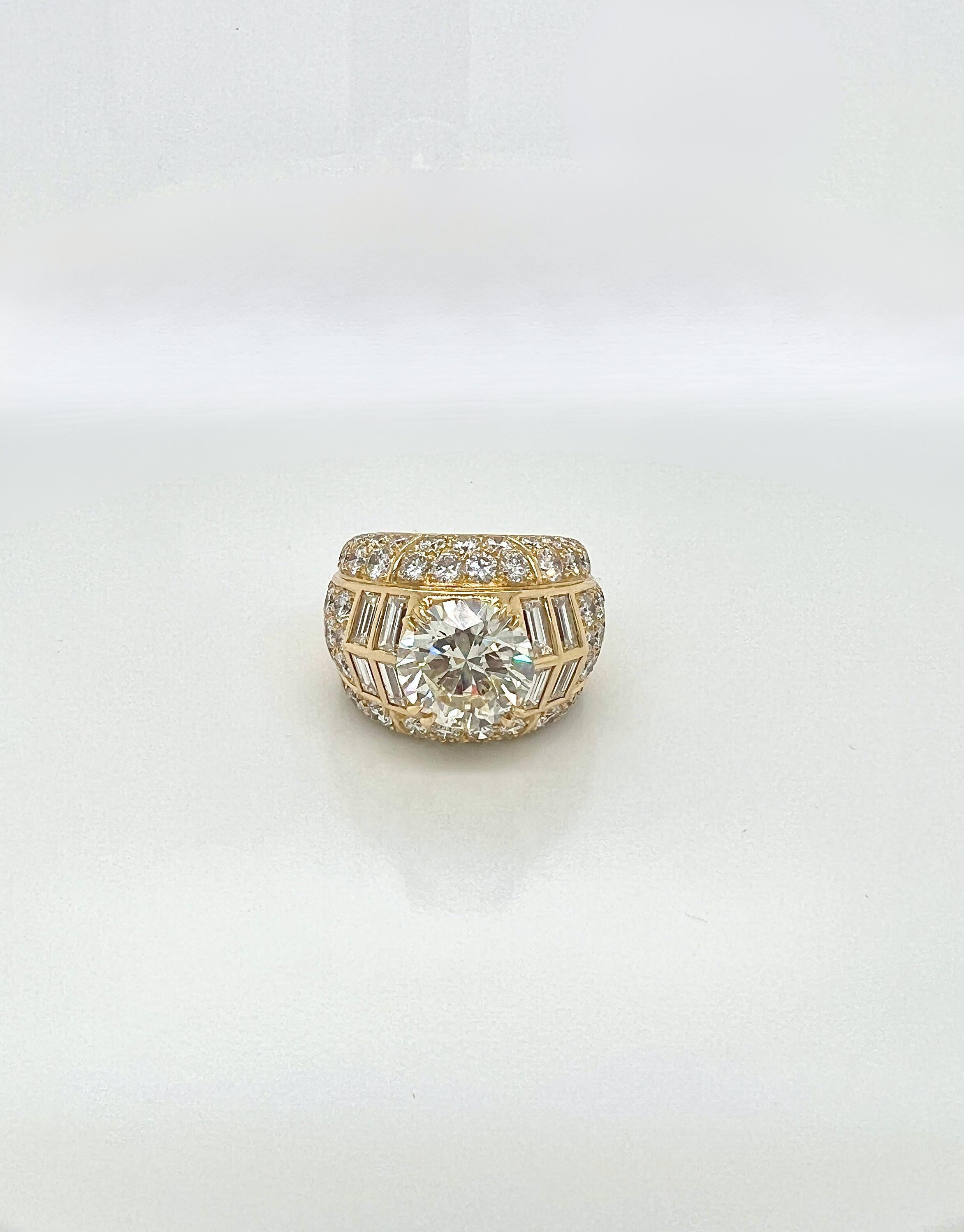 Bvlgari Bague en or 18k et diamants avec certificat GIA

Détails : 
Diamants ronds de taille brillant 11,80 - 11,93 x 6,77 mm, 5,81 carats, poids 25,2 grammes.
Taille de l'anneau : 6.75 

En excellent état.