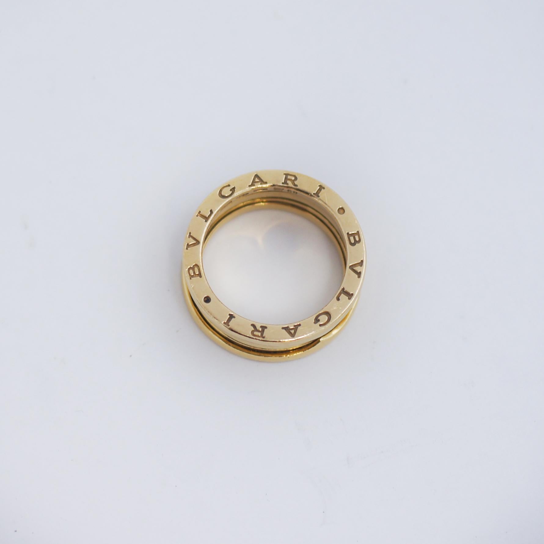 Drawing its inspiration from the most renowned amphitheater of the world, the Colosseum, the B.zero1 ring is a true statement of Bulgari’s creative vision, challenging the very essence of jewelry design. The purity of its distinctive spiral is a