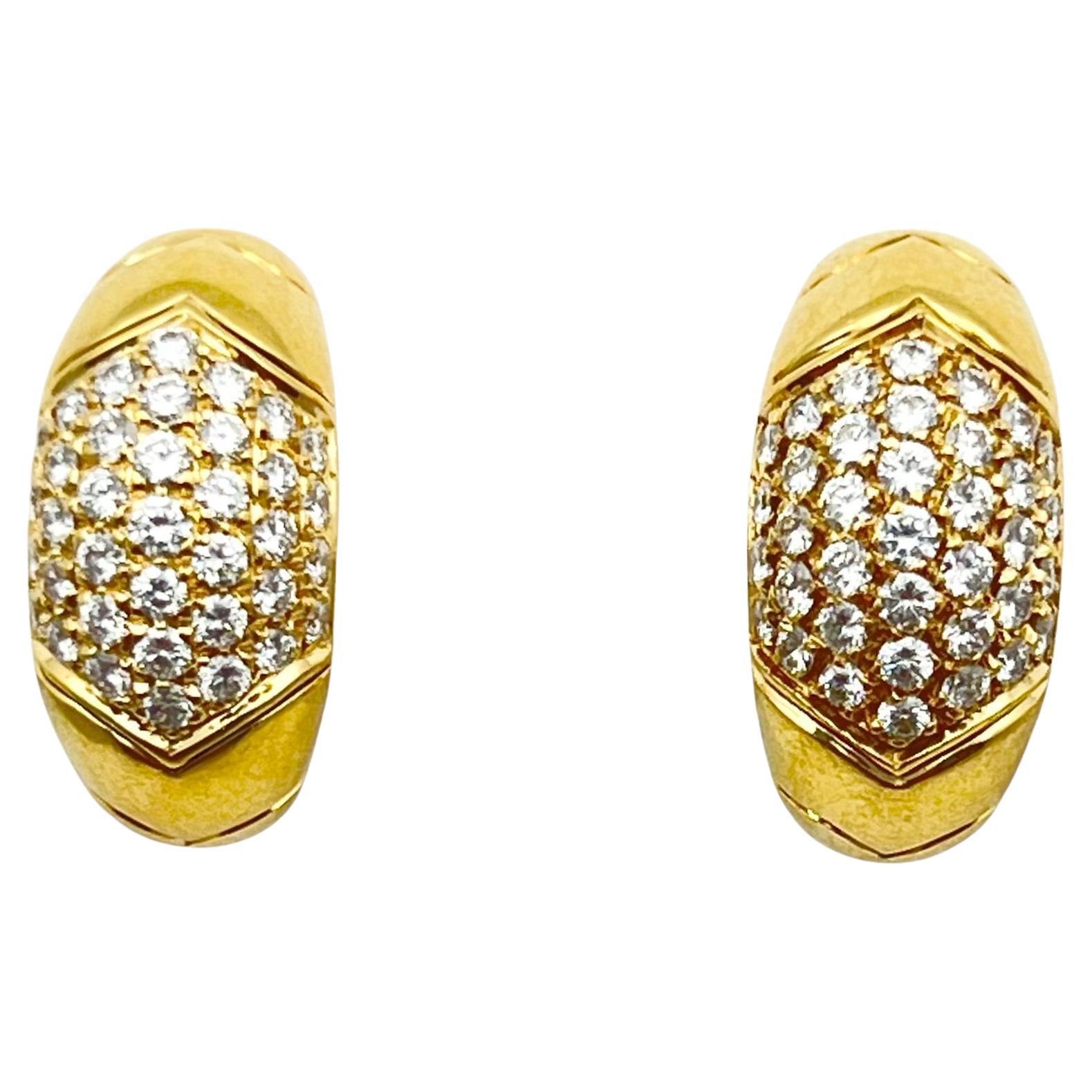 Orecchini Tronchetto con diamanti in oro 18k Bvlgari in vendita