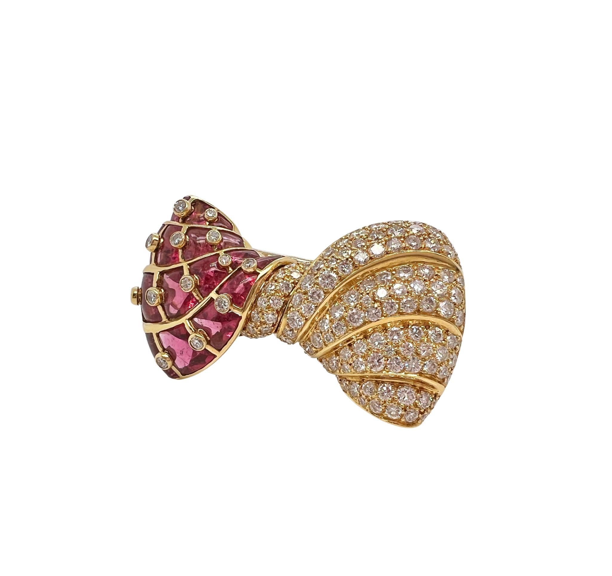 Taglio misto Spilla a fiocco con diamante e rubino in oro 18k Bvlgari in vendita