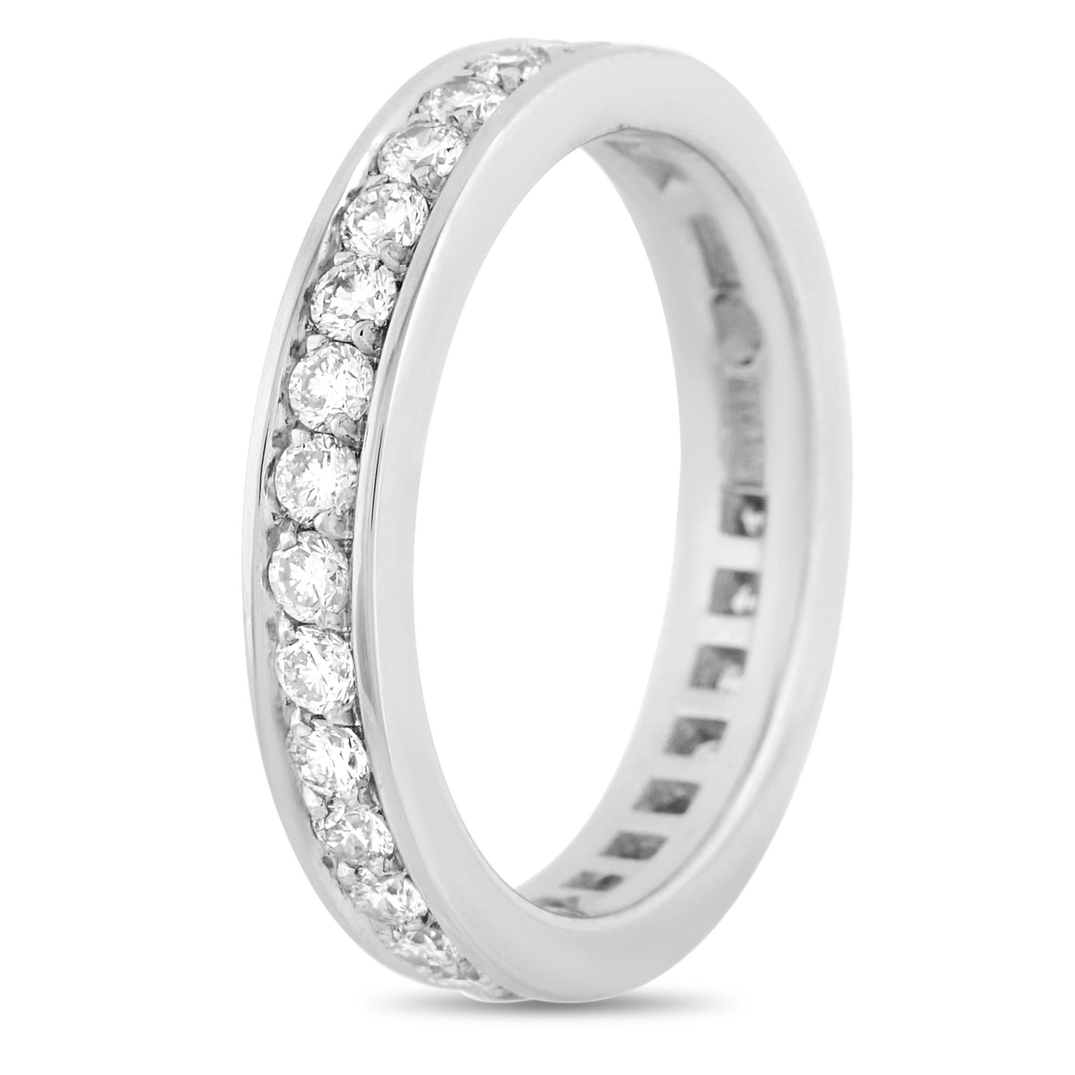 Encircle her finger with the timeless sparkle of this eternity ring from Bvlgari. The 3mm narrow band is decorated with 0.85-carat dazzling diamonds in classic channel setting. There's no better ring to signify your promise of everlasting love than