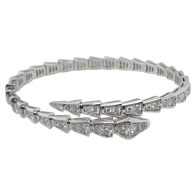 This BVLGARI Serpenti Viper one-coil slim flexible bracelet features full pave 3.04ct. of diamonds set in 18 kt. white gold. Made in Italy. Size M. 