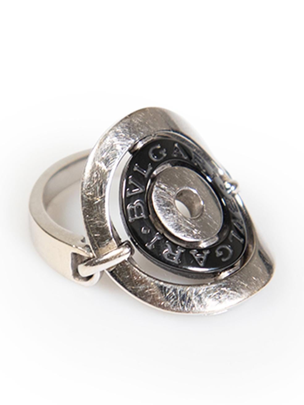 CONDITION is Very good. Minimal wear to ring is evident. Minimal wear to the hardware with light scratches on this used Bvlgari designer resale item.
 
Details
Model: Astrale Cerki
Silver
18K White Gold
Ring
Black ceramic logo detail
Swivel band
