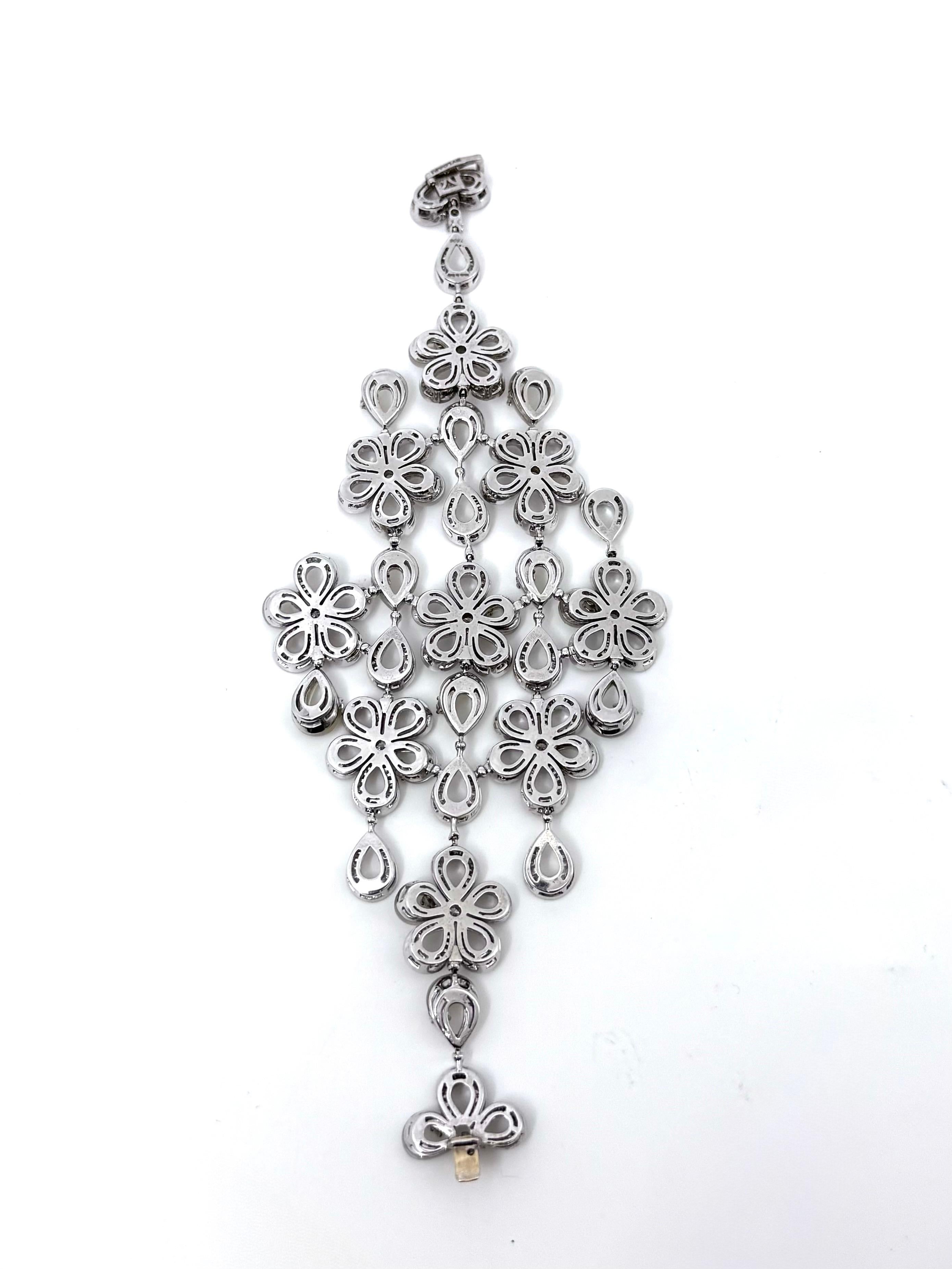 Bvlgari 18K White Gold Bracelet with Mother of Pearl and Pavé Diamonds In Excellent Condition For Sale In Beverly Hills, CA