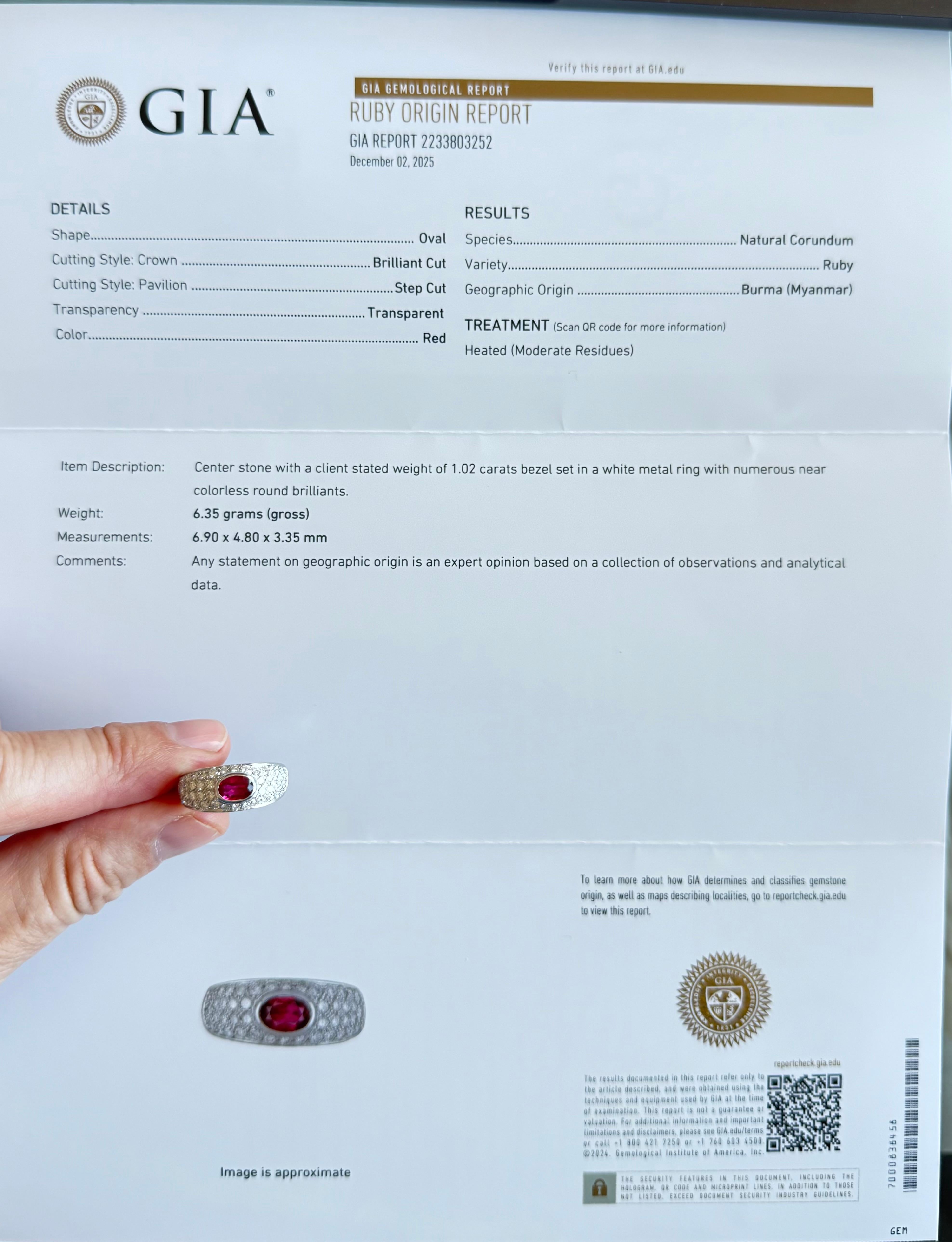 Anello Bvlgari in oro bianco 18k con rubino e diamanti in vendita 6