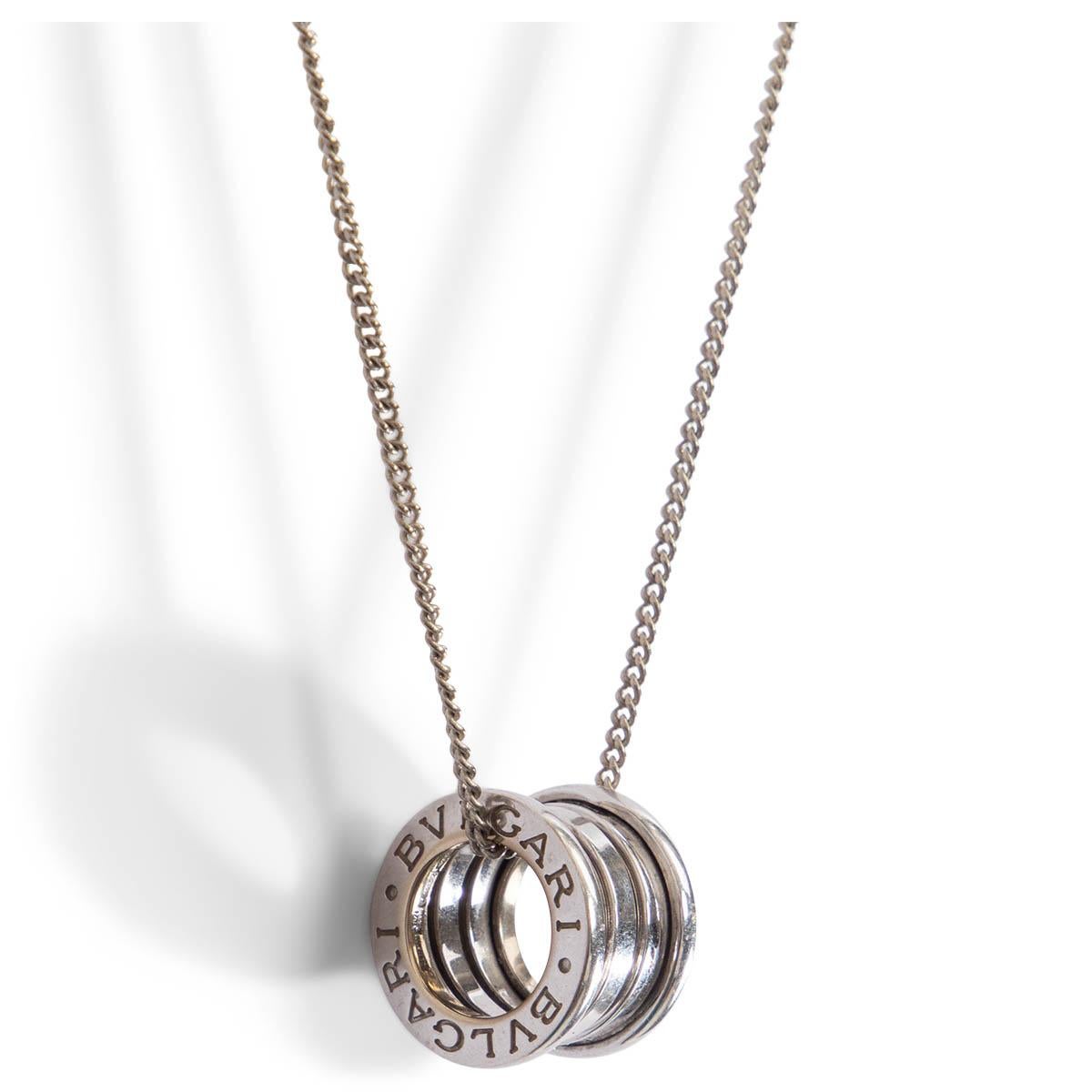 100% authentic Bulgari B. Zero 1 pendant necklace in 18k white gold drawing its inspiration from the world’s most renowned amphitheater, the Colosseum, B.zero1 is a groundbreaking statement of Bvlgari’s daring creative vision. As the ultimate unisex