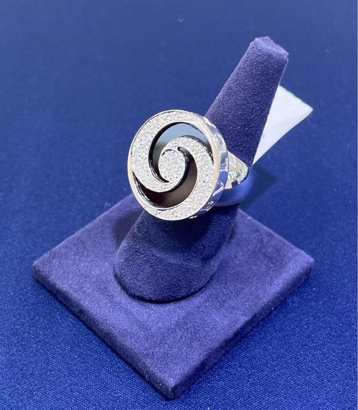 Sleek, sophisticated, and unmistakably BVLGARI, this stunning 18k white gold spinner ring features a luxurious combination of pavé-set diamonds and rich black onyx, capturing the Italian house’s signature style of modern elegance with bold design