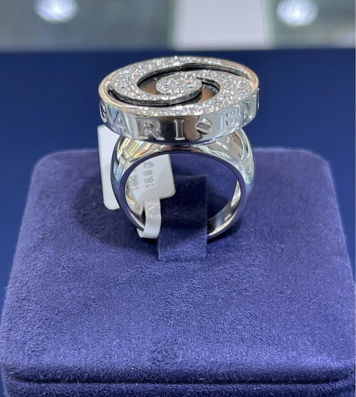 BVLGARI 18k White Gold Diamond & Onyx Spinner Ring Size 6.25 In Good Condition For Sale In Boca Raton, FL