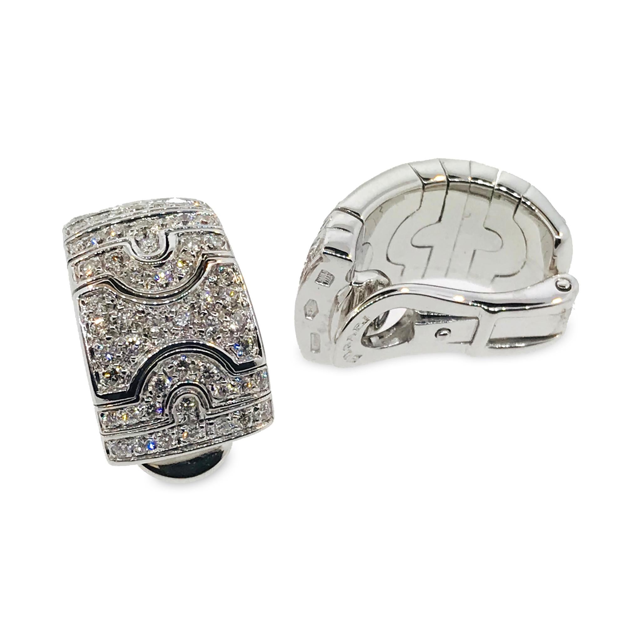 METAL TYPE: 18K White Gold
STONE WEIGHT: 2ct twd
TOTAL WEIGHT: 18.1g
REFERENCE #: 21581-ACAX
CONDITION: Pre-owned, Excellent condition.