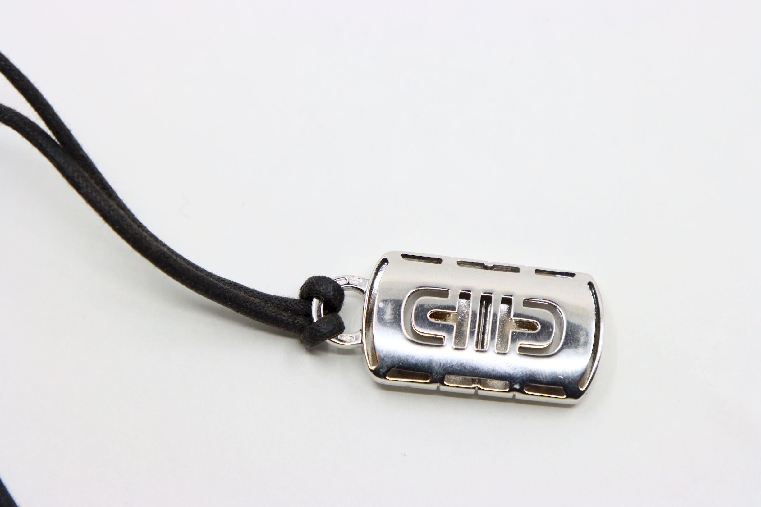 BVLGARI 18K Weißgold Parentesi Anhänger Leder Corde Halskette im Angebot 6