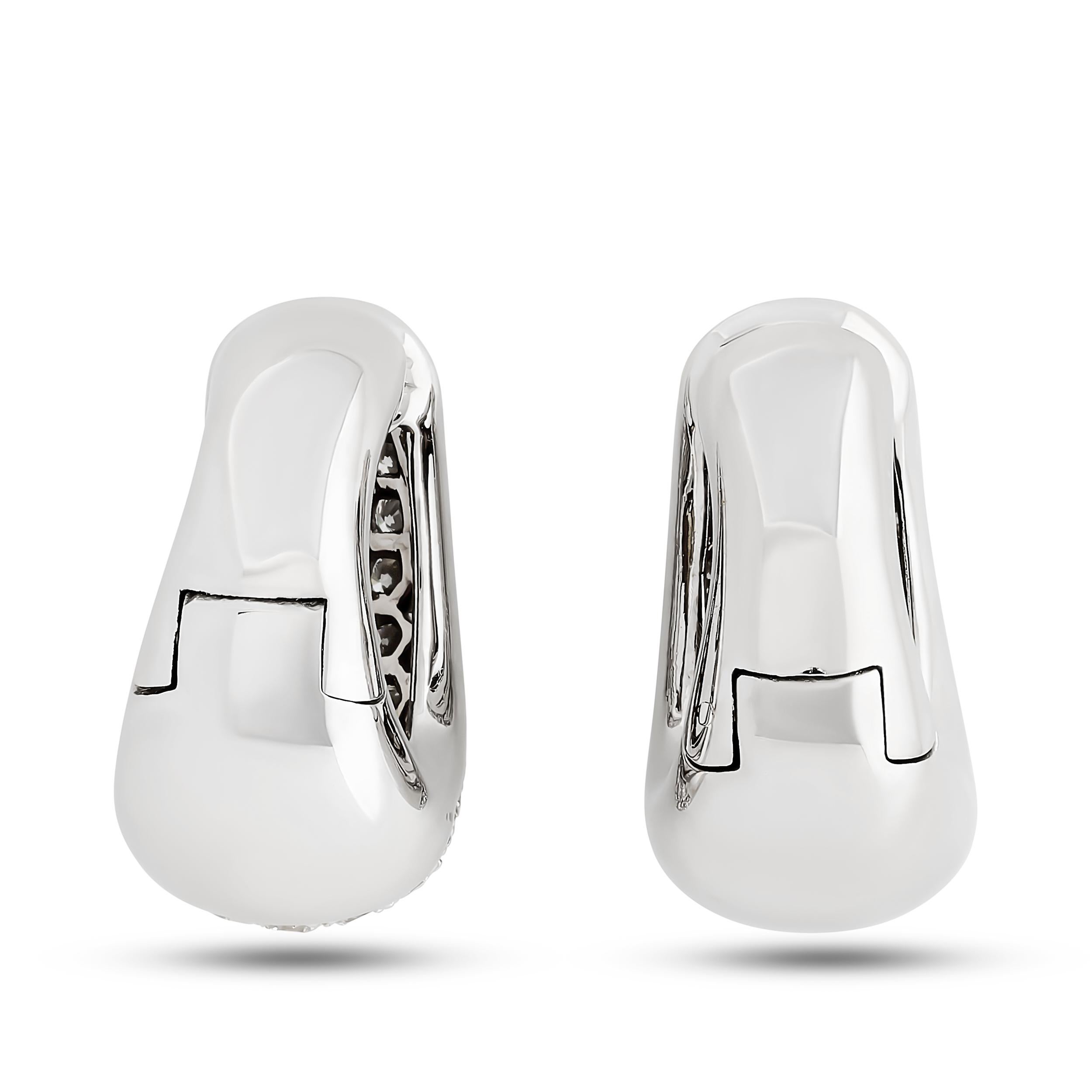 Taille ronde Bvlgari - Boucles d'oreilles oblongues en or blanc 18 carats et diamants pavés en vente