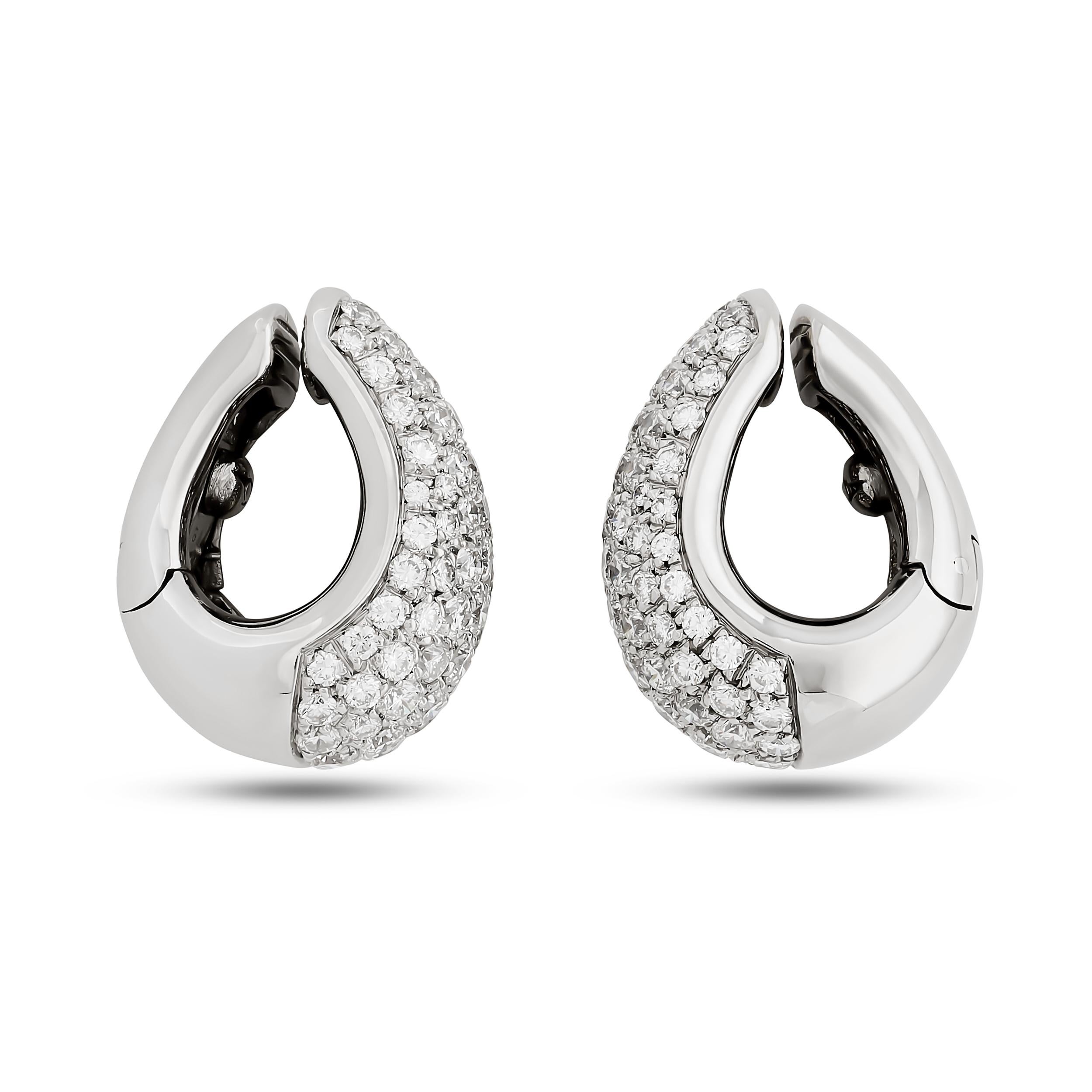 Bvlgari - Boucles d'oreilles oblongues en or blanc 18 carats et diamants pavés Bon état - En vente à Philadelphia, PA