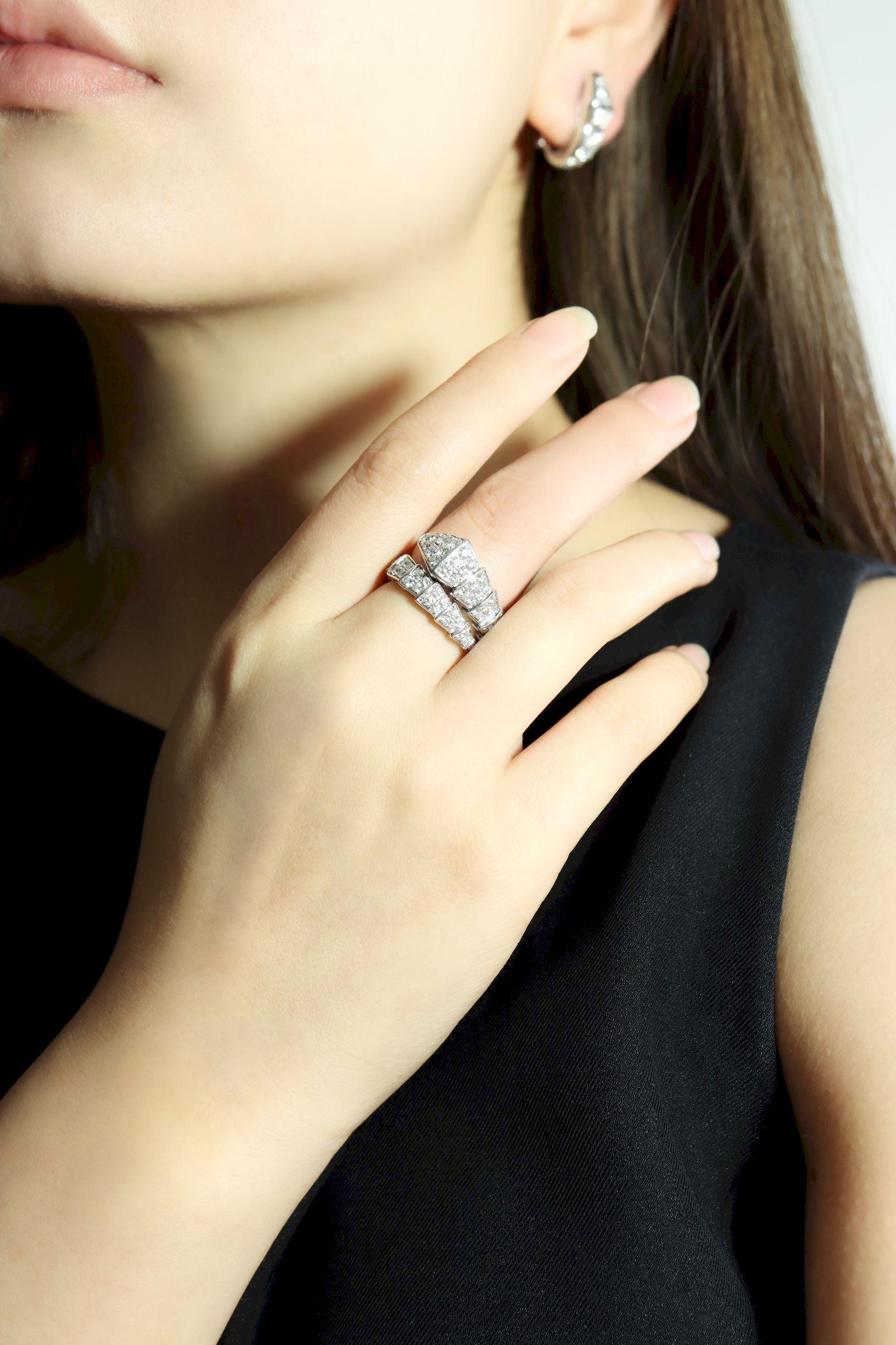 BVLGARI Conjunto de Anillo y Pendientes Víbora Serpenti de Oro Blanco de 18 K Corte brillante en venta