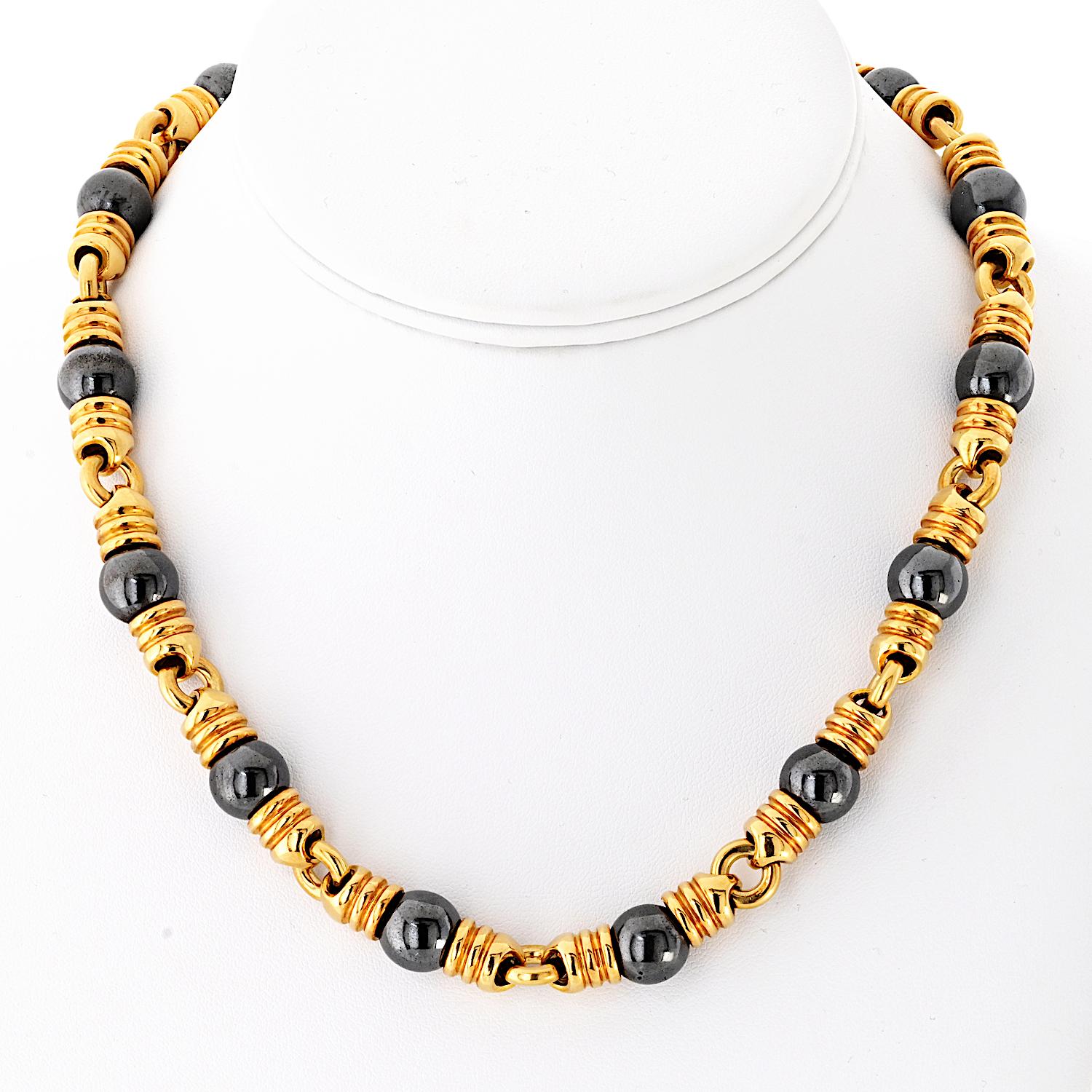 Création frappante et audacieuse de la fin des années 1980, ce collier Bvlgari 