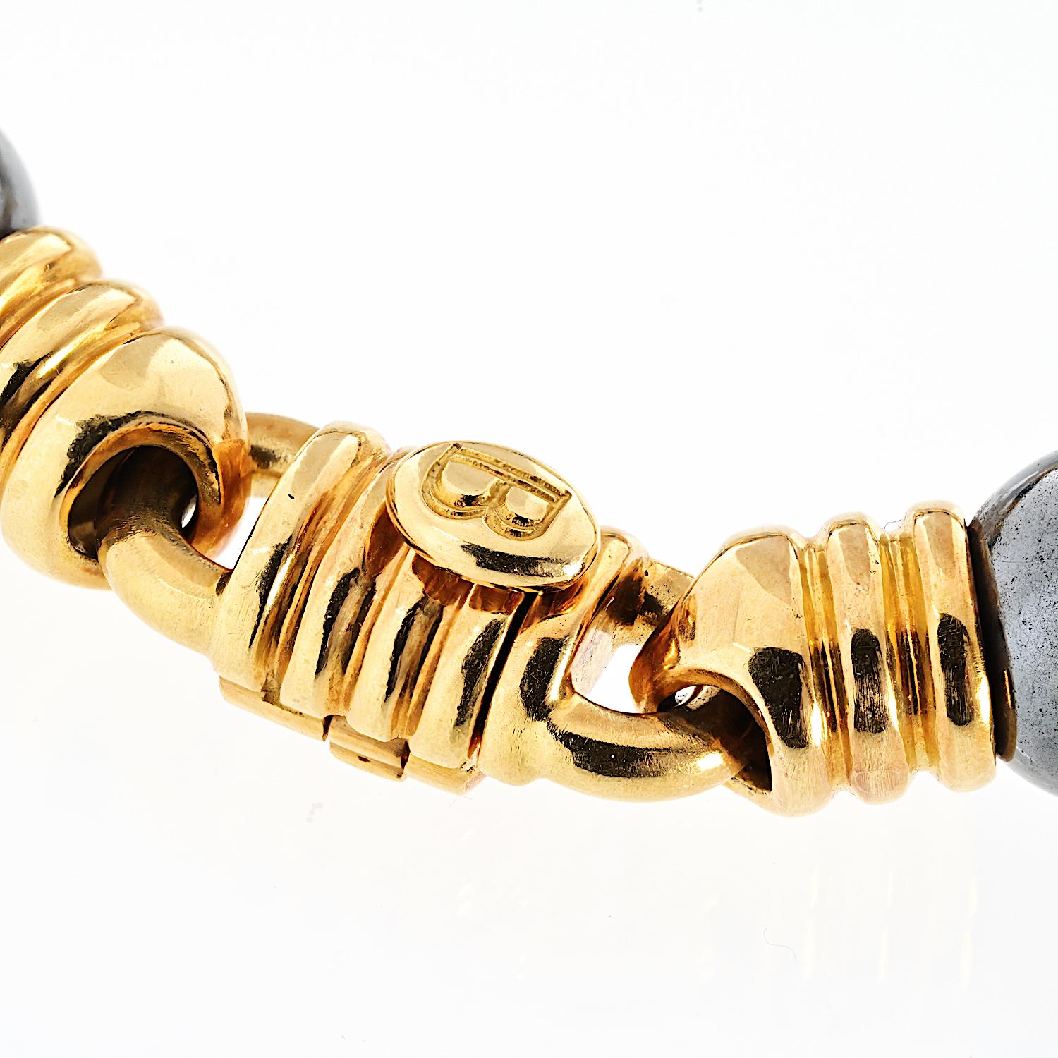 Collier Bvlgari en or jaune 18K avec perles d'hématite de 10 mm de diamètre Pour femmes en vente