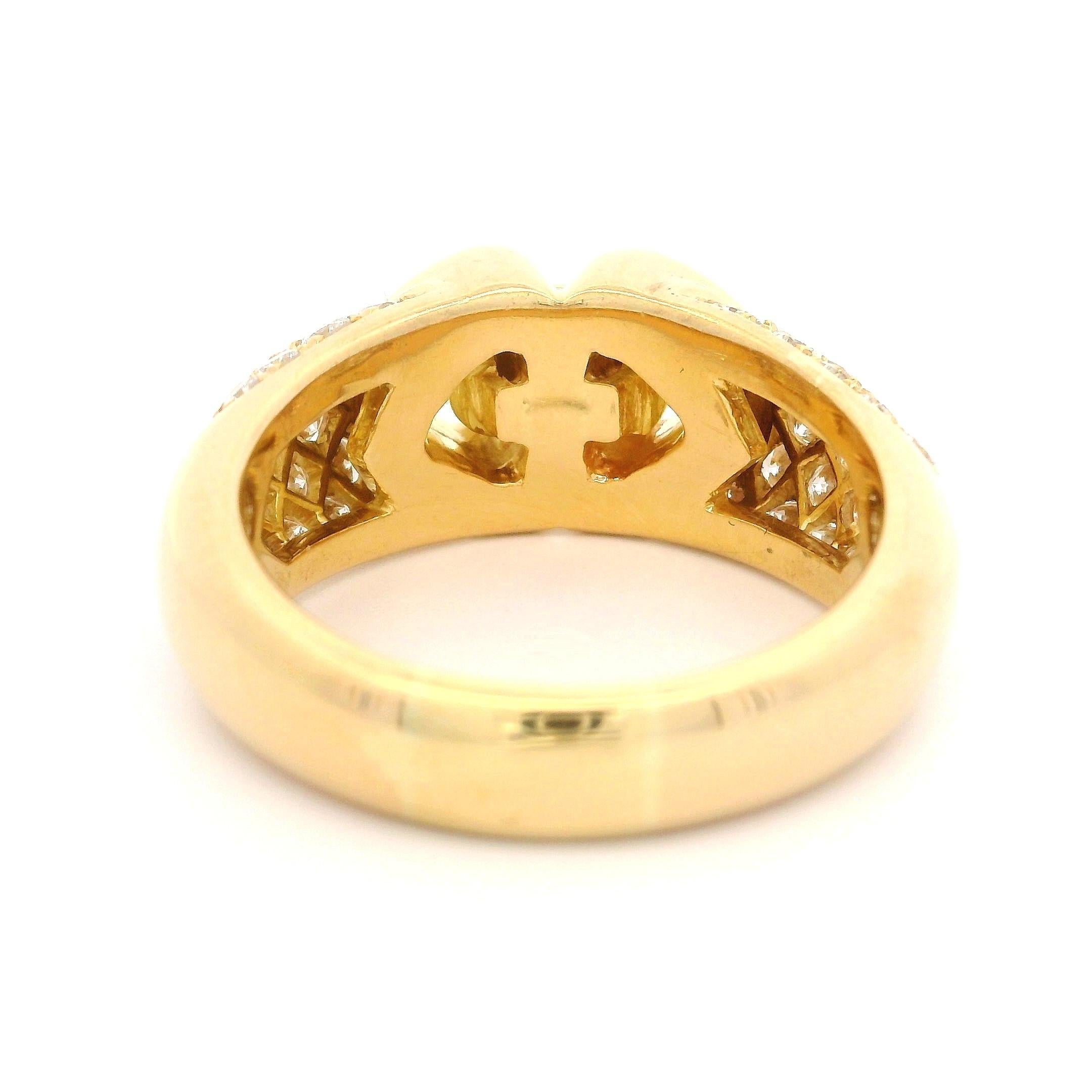 -Pierre(s)
(40) Diamants naturels authentiques - taille ronde brillante - sertis en pavé - couleur F/G - pureté VVS-VS - 1,40ctw (approx.)

MATERIAL : Or blanc massif 18k
Poids : 15,63 grammes
Taille de la bague : 9.0 (ajustée au doigt, veuillez