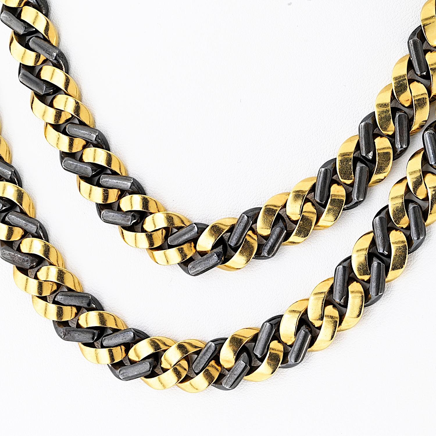 Bvlgari, collier long à maillons incurvés en or jaune 18 carats de 34 pouces Excellent état - En vente à New York, NY