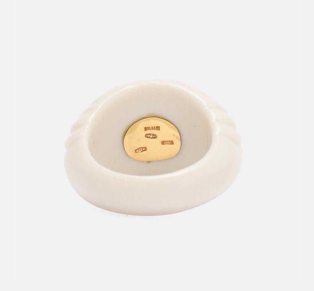 Bvlgari Italy 18k Yellow Gold, Ceramic & Citrine Chandra Collection Ring Vintage

Here is your chance to purchase a beautiful and highly collectible designer ring.  

AUTHENTIC VINTAGE BVLGARI 
WHITE CERAMIC DOME RING WITH CITRINE CABOCHON set in