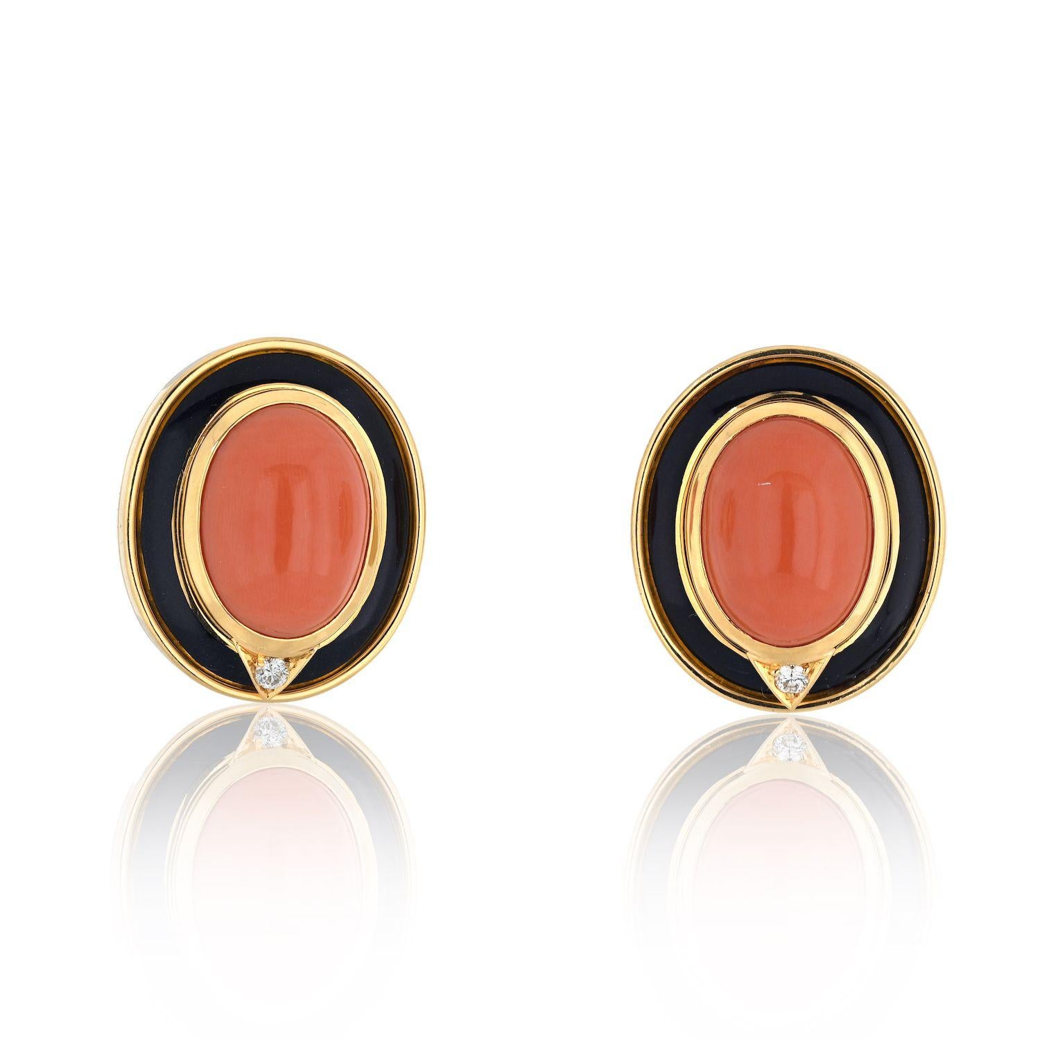 Bvlgari 18K Yellow Gold Coral, Black Enamel, Onyx Earrings In Excellent Condition For Sale In New York, NY