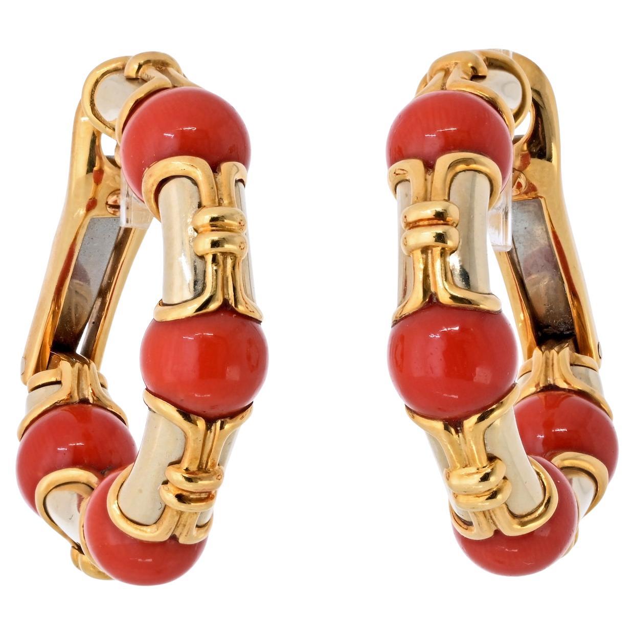Bvlgari Pendientes de clip en forma de aro de coral en oro amarillo de 18 quilates