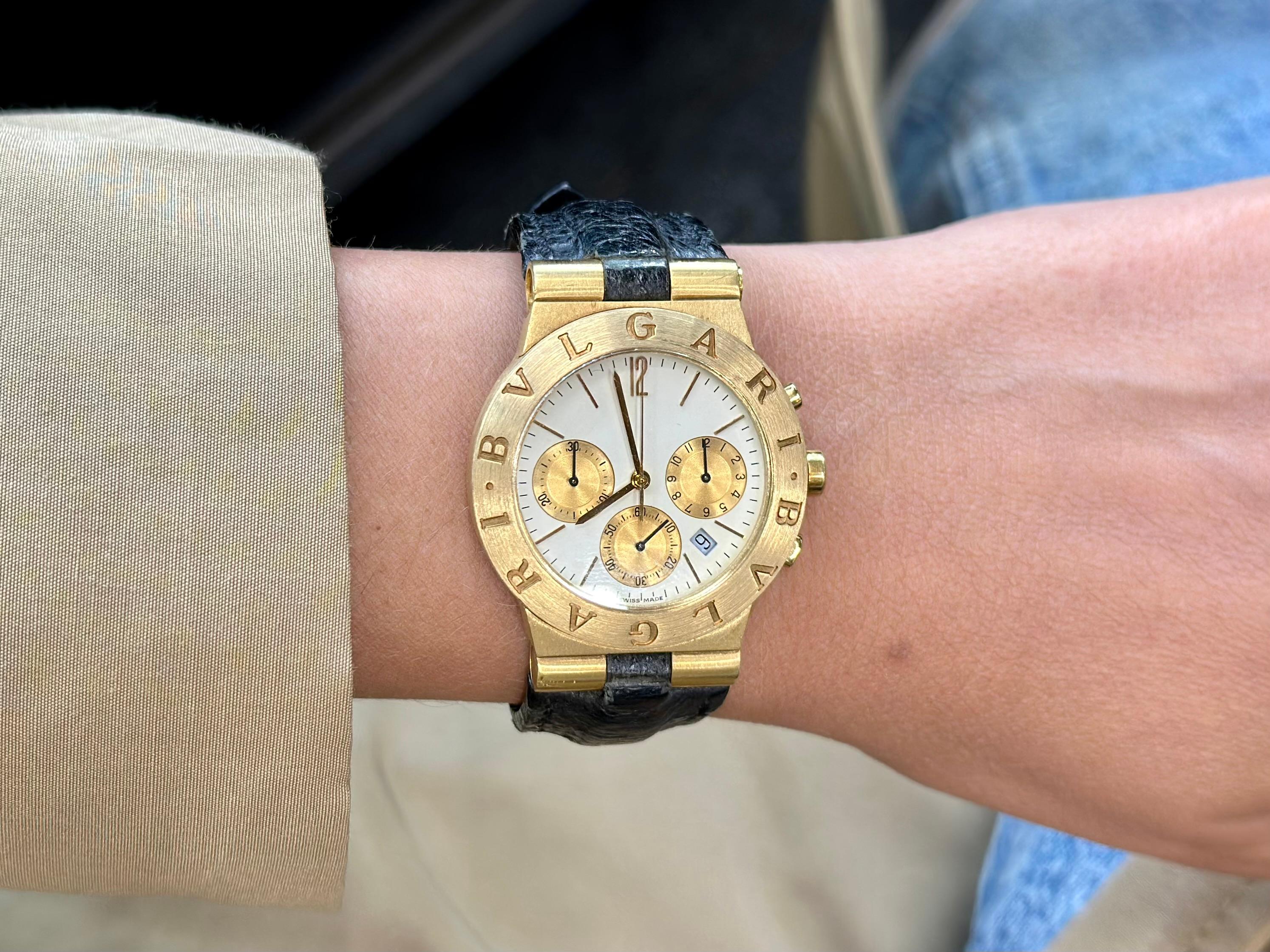 Modern Bvlgari 18k Yellow Gold Diagono Chronograph Unisex Watch