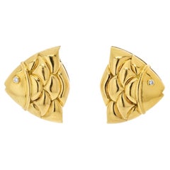 Bvlgari Ohrringe aus 18 Karat Gelbgold mit Fischen und Diamanten mit Augen