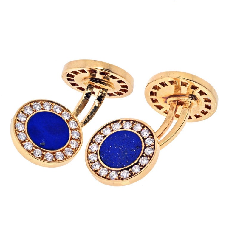 We love cufflinks and especially when cufflinks are made by the Italian house of Bvlgari.
These lovely estate lapis cufflinks are framed by round brilliant cut diamonds elevating this jewel to a another dimension. Gift these lovely cufflinks to a