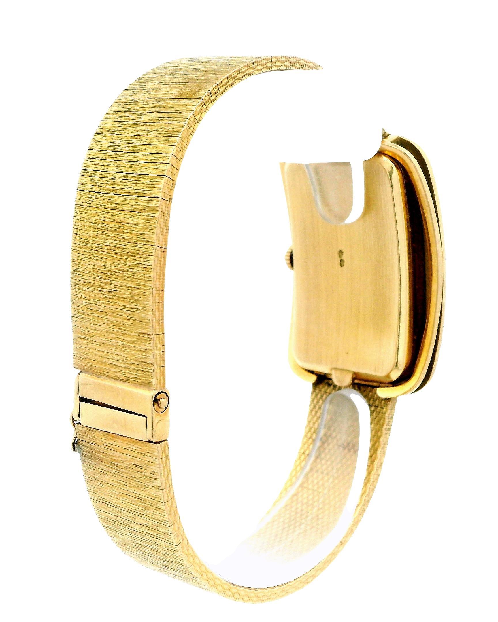 Bvlgari 18k Yellow gold Manual Movement Watch In Good Condition For Sale In Great Neck Plaza, NY