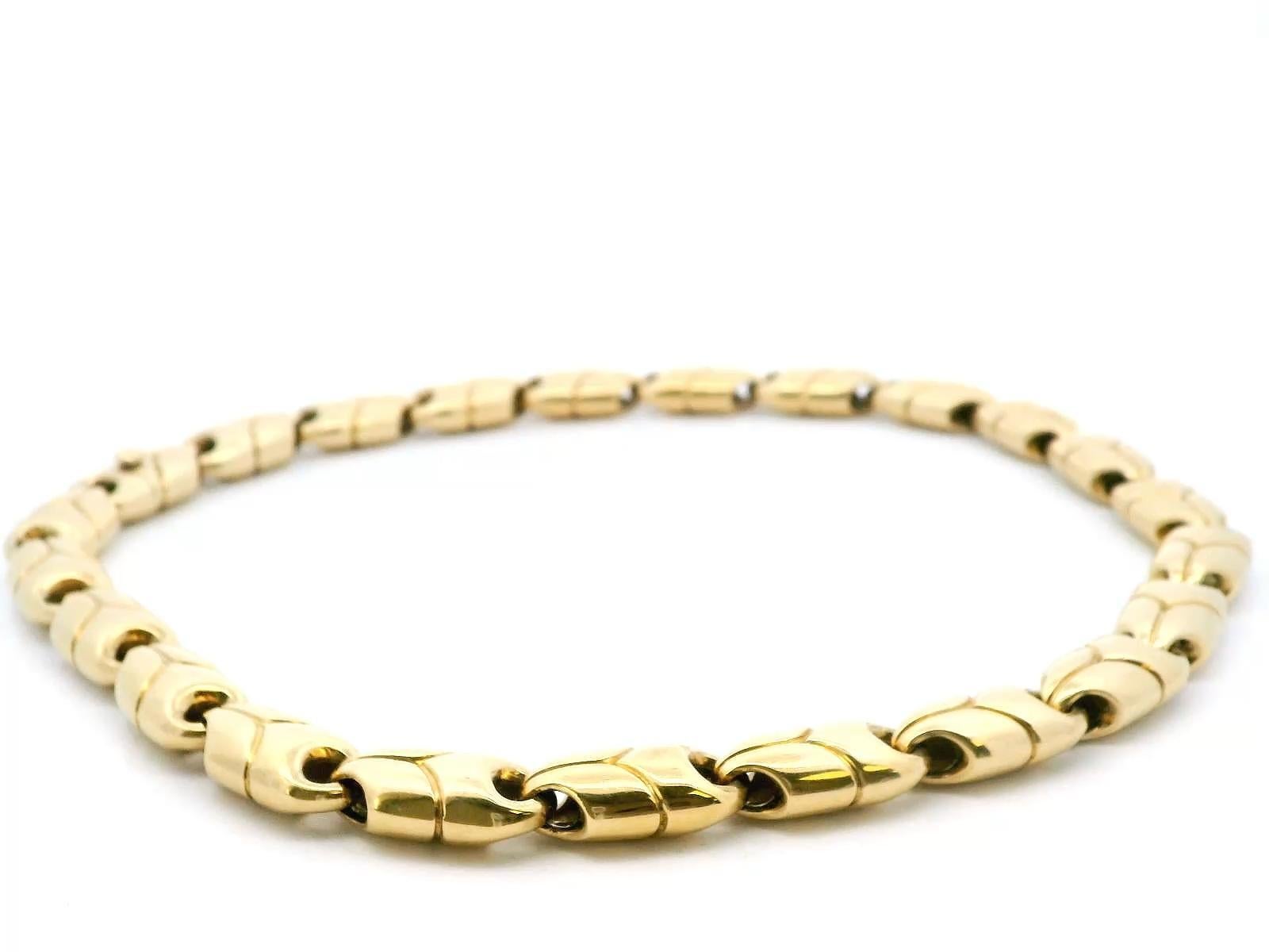 Elevate your jewelry collection with this stunning 18k gold necklace, a timeless piece crafted by the renowned Bvlgari in Italy in 1980. The necklace features a beautiful series of interlocking links that showcase a smooth, polished finish, creating
