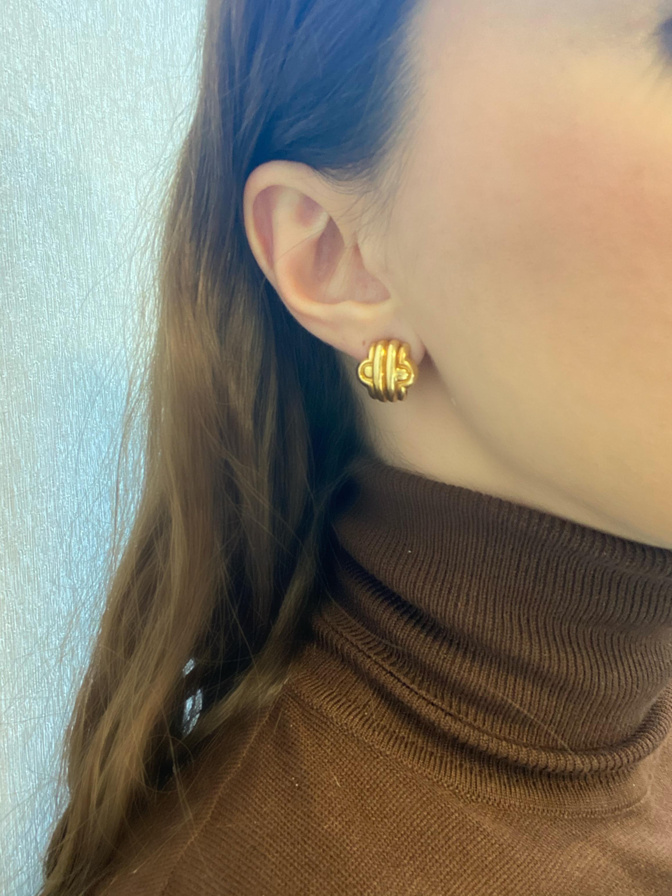 Bvlgari 18 Karat Yellow Gold Parentesi Earrings In Good Condition In New York, NY
