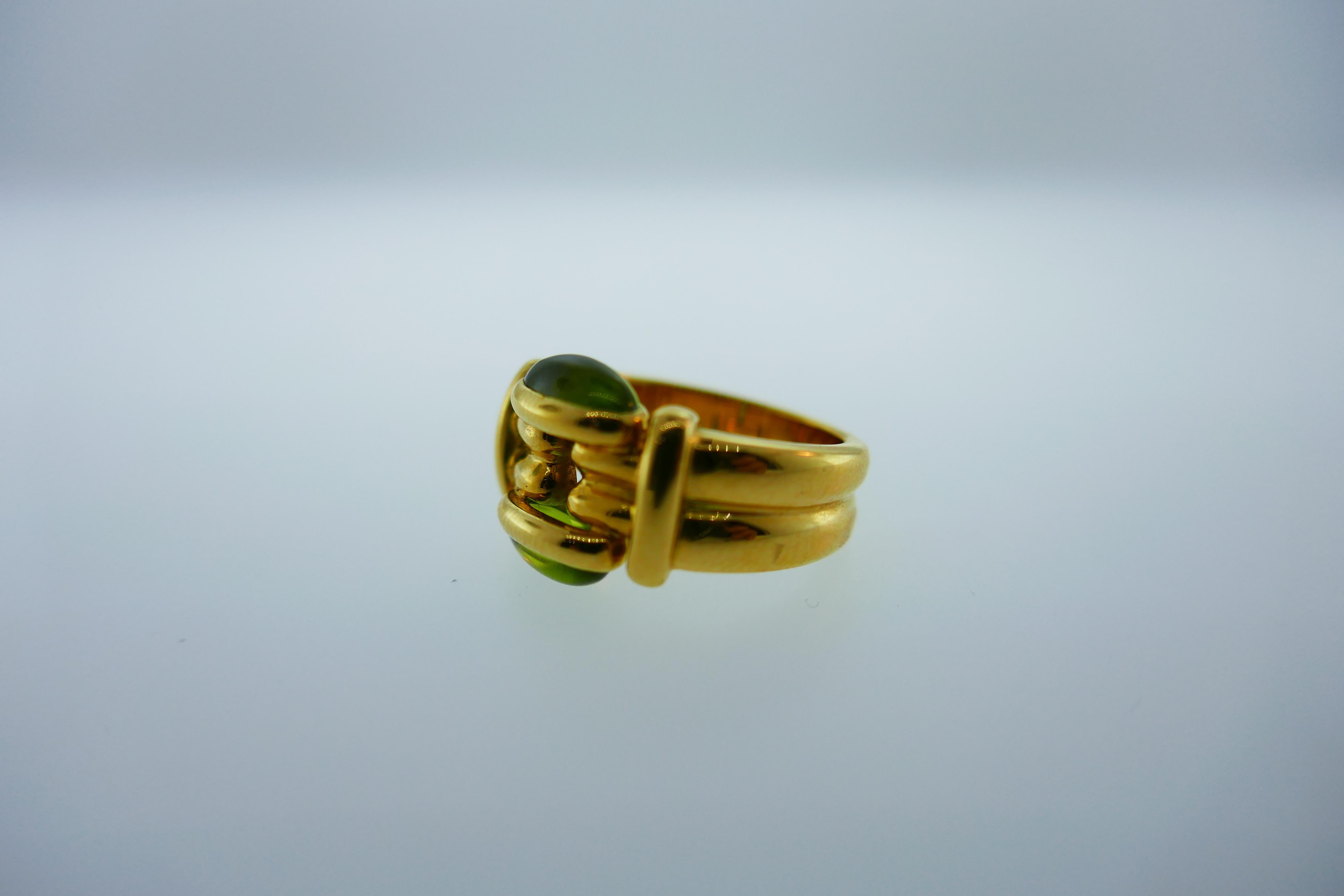 Bvlgari 18 Karat Yellow Gold and Peridot Ring Vintage In Excellent Condition In Beverly Hills, CA