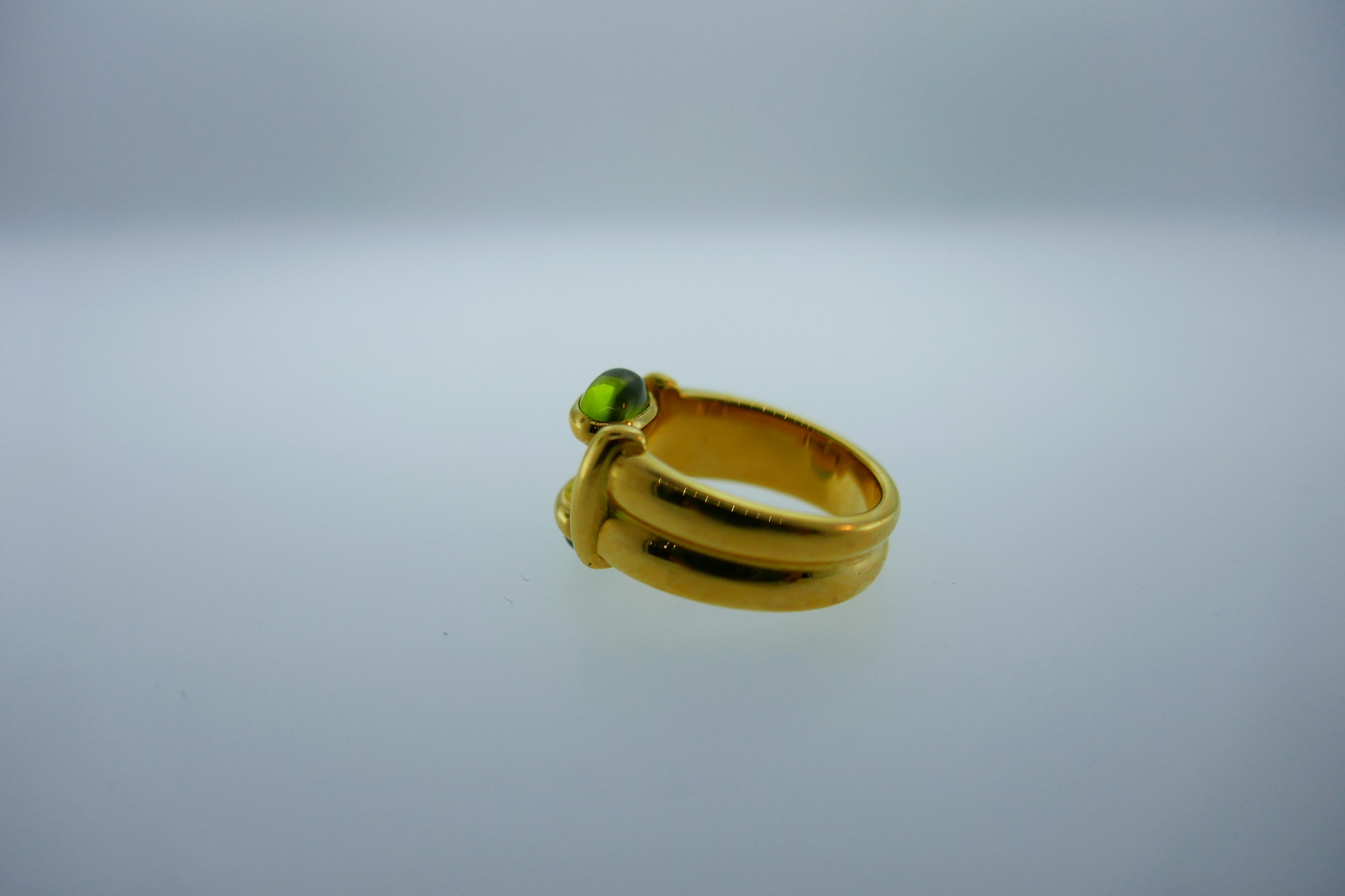 Women's or Men's Bvlgari 18 Karat Yellow Gold and Peridot Ring Vintage