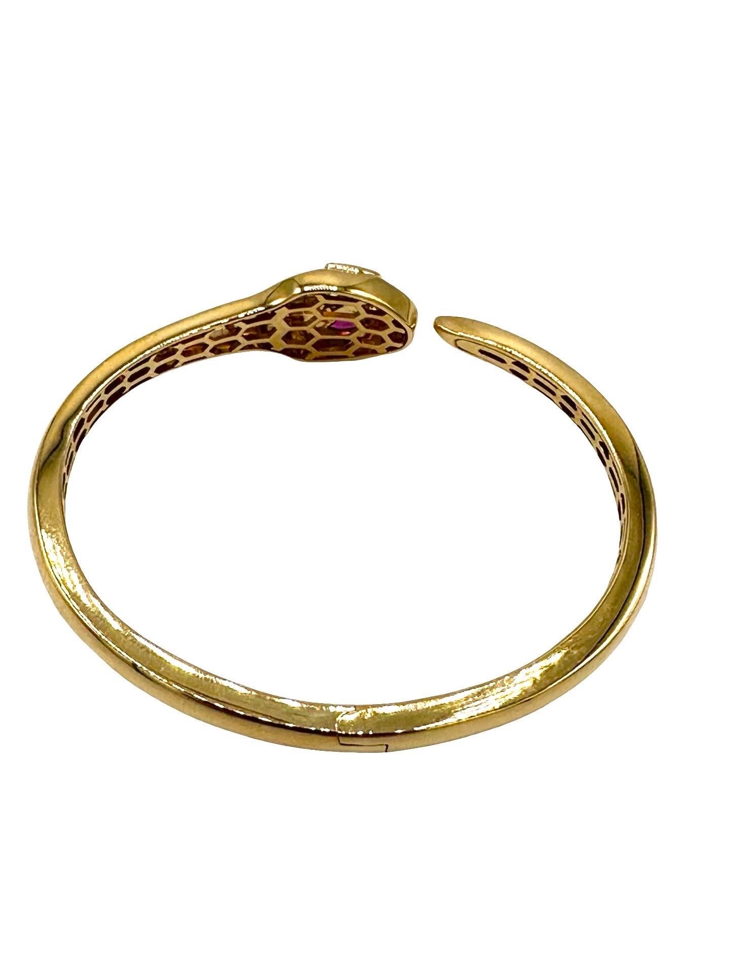 Bracciale Serpenti Petite Diamond Snake in oro giallo 18 carati Bvlgari in vendita 3