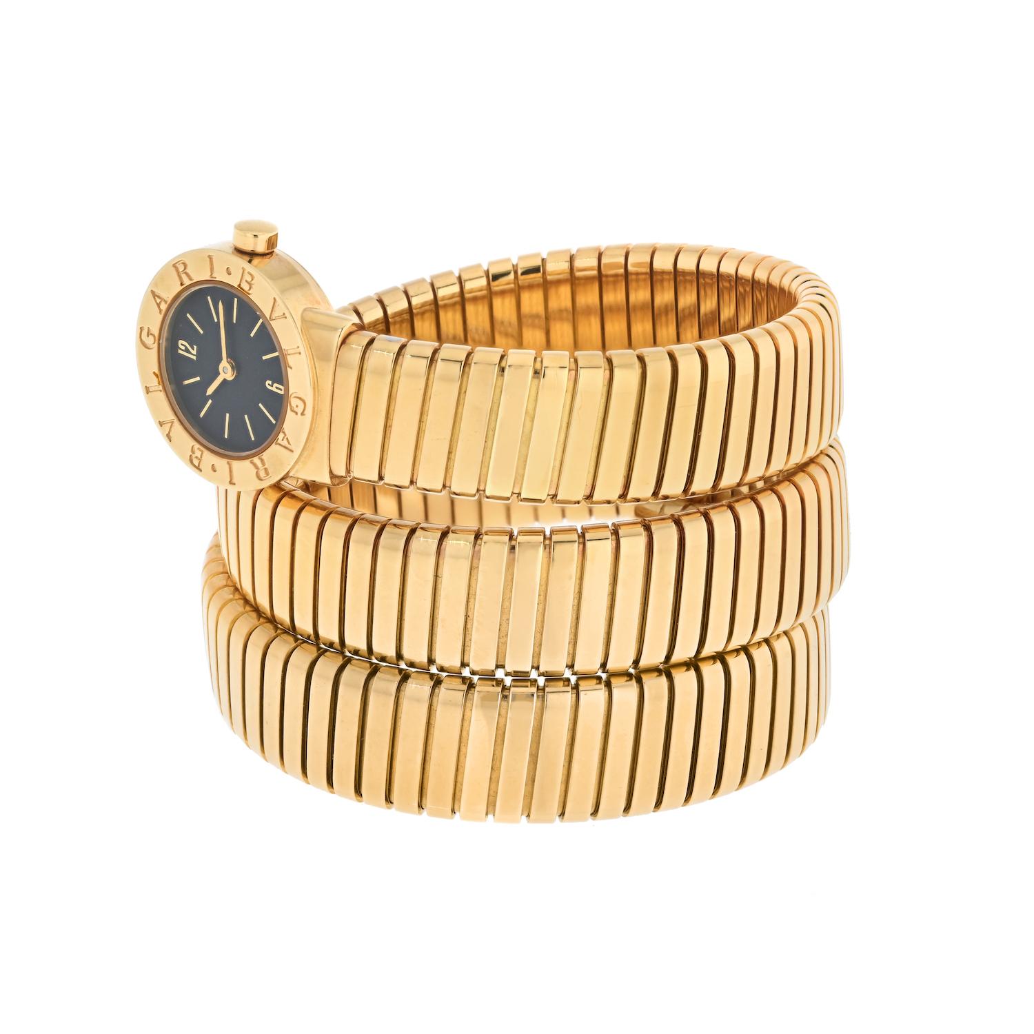 Bvlgari 18K Yellow Gold Serpenti Vintage BB19 1 T Watch.
Bulgari’s Tubogas Snake watch is an internationally recognizable classic. Immaculately crafted from 18K yellow gold, this rare vintage timepiece features a black lacquered dial set in a 19mm