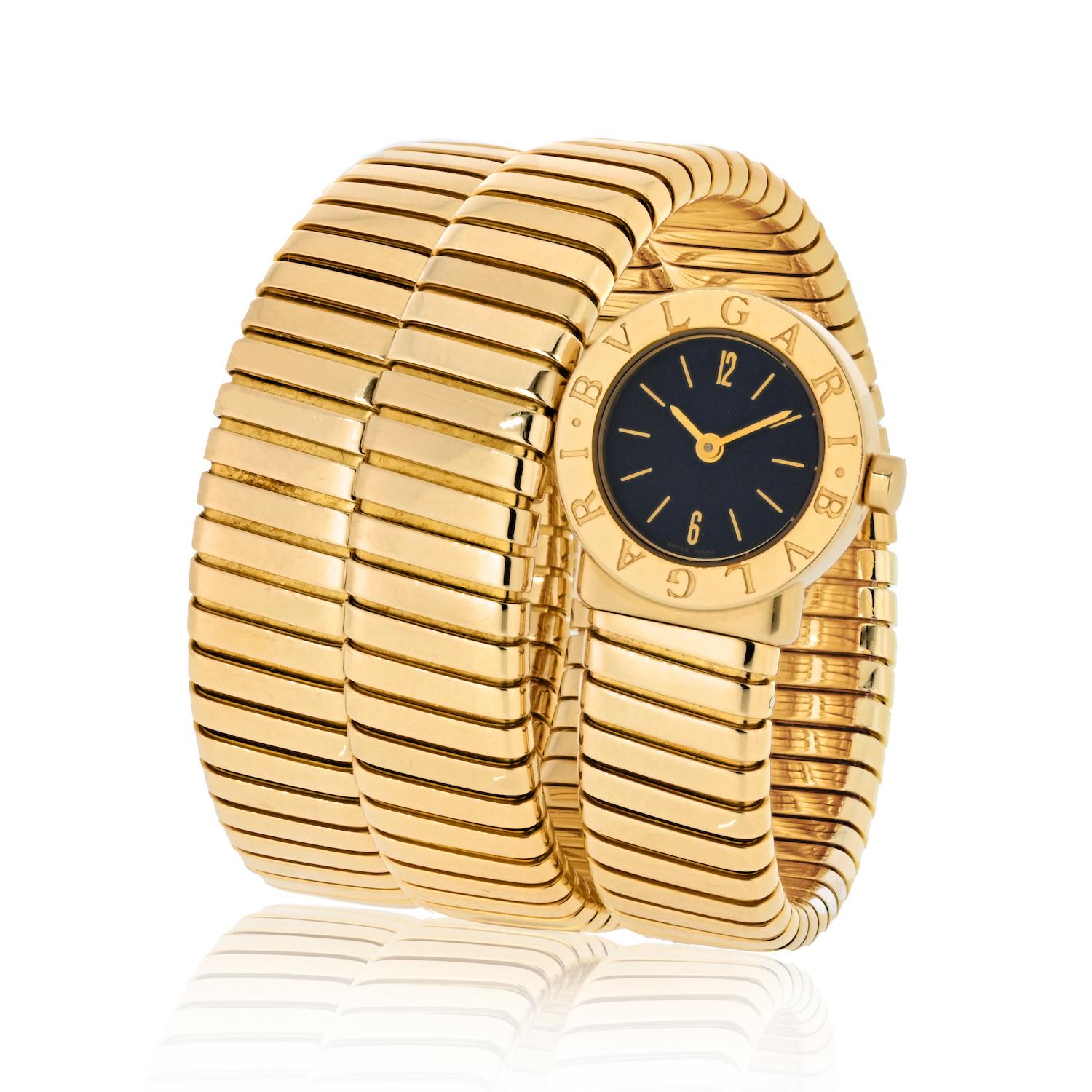 Bvlgari 18K Yellow Gold Serpenti Vintage BB19 1 T Watch.
Bulgari’s Tubogas Snake watch is an internationally recognizable classic. Immaculately crafted from 18K yellow gold, this rare vintage timepiece features a black lacquered dial set in a 19mm