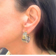 Pendientes de aro piramidales «Tubogas» de Bvlgari en oro amarillo de 18 quilates y acero