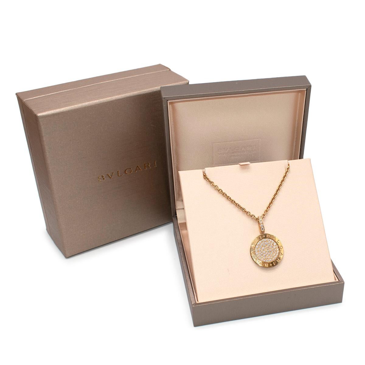 Bvlgari 18kt Rose Gold Pave Diamonds Bvlgari-Bvlgari Necklace

- 18 kt rose gold pendant set with onyx and pave diamonds
- The trademark double logo


Materials:
18 kt rose gold