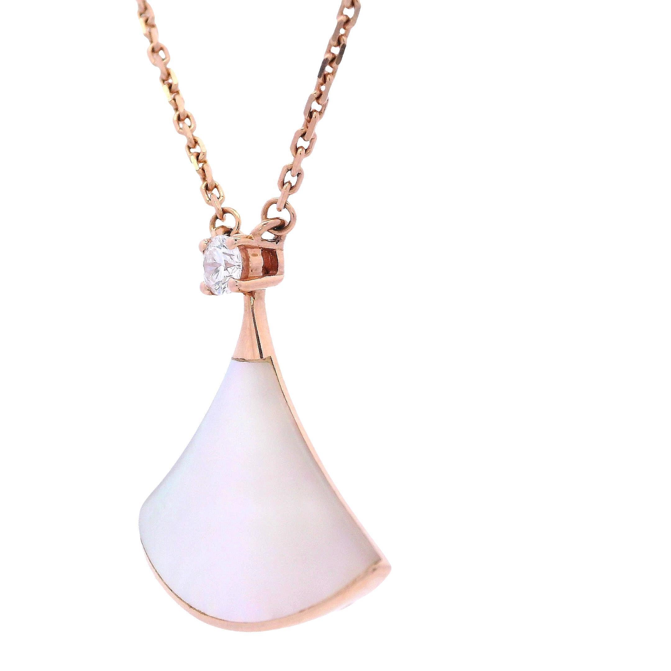 BVLGARI 18kt yellow Gold Divas Dream Necklace with Diamond and Mother of Pearl Corte brillante en venta