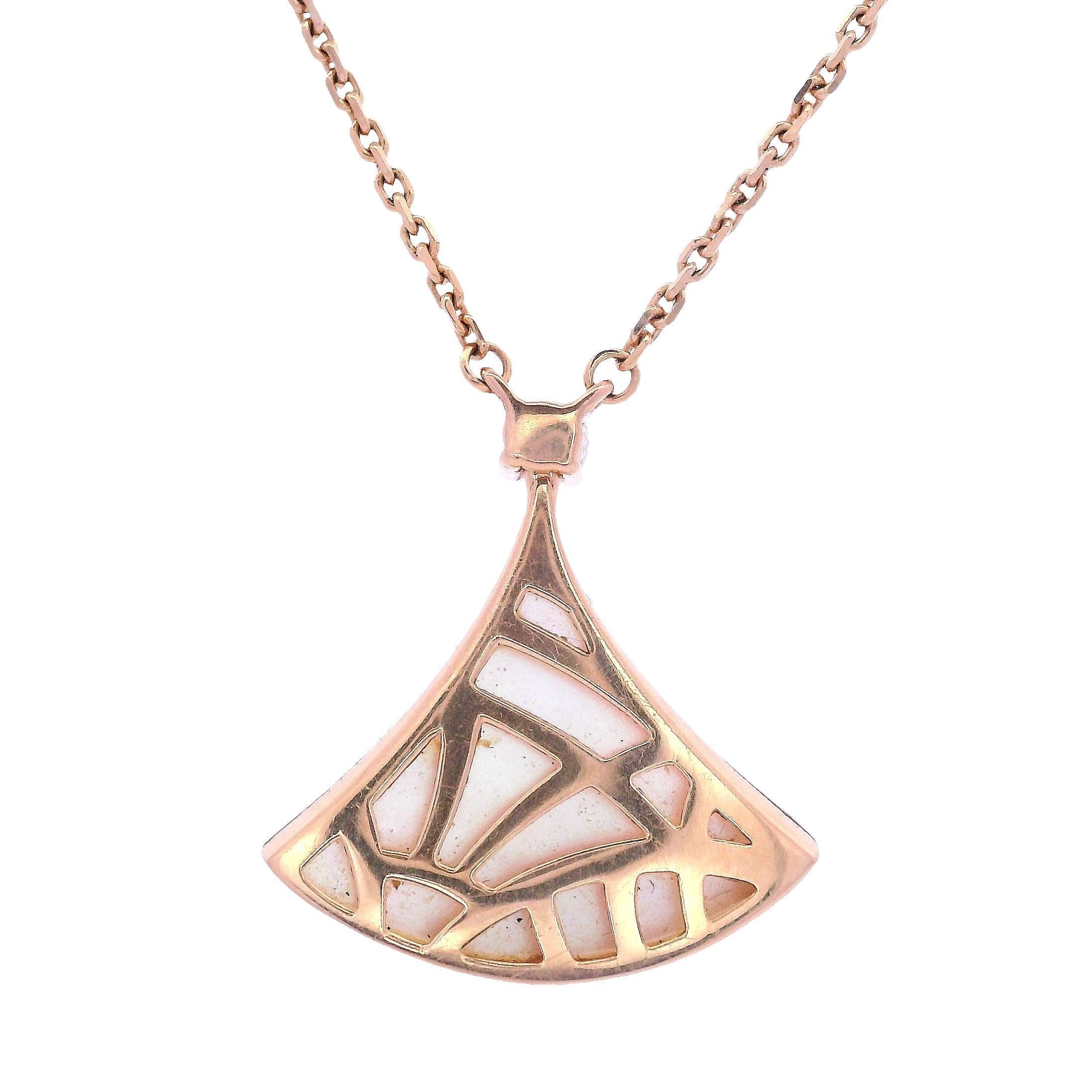 BVLGARI 18kt yellow Gold Divas Dream Necklace with Diamond and Mother of Pearl en Bueno estado para la venta en Aventura, FL