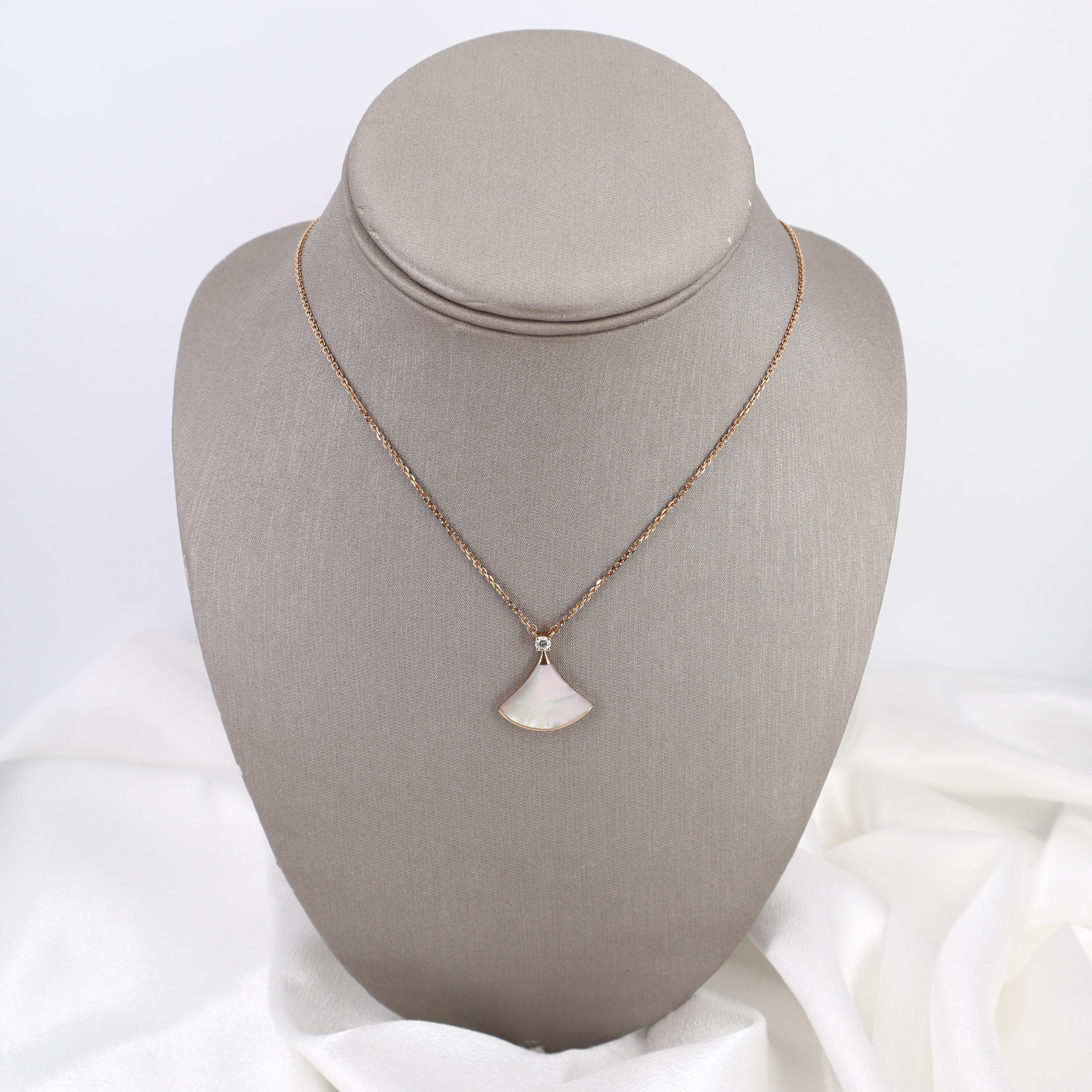 BVLGARI 18kt yellow Gold Divas Dream Necklace with Diamond and Mother of Pearl en venta 1