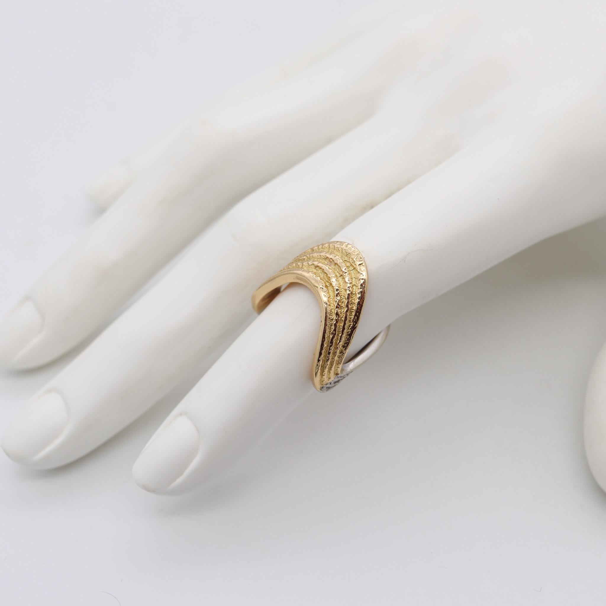 Rare geometric Ring designed by Bvlgari.

A very rare collector's piece, created in Roma Italy by the house of Bvlgari, back in the 1970's. This sculptural ring has been crafted in a V shape in two tones of 18 karats gold, with textured