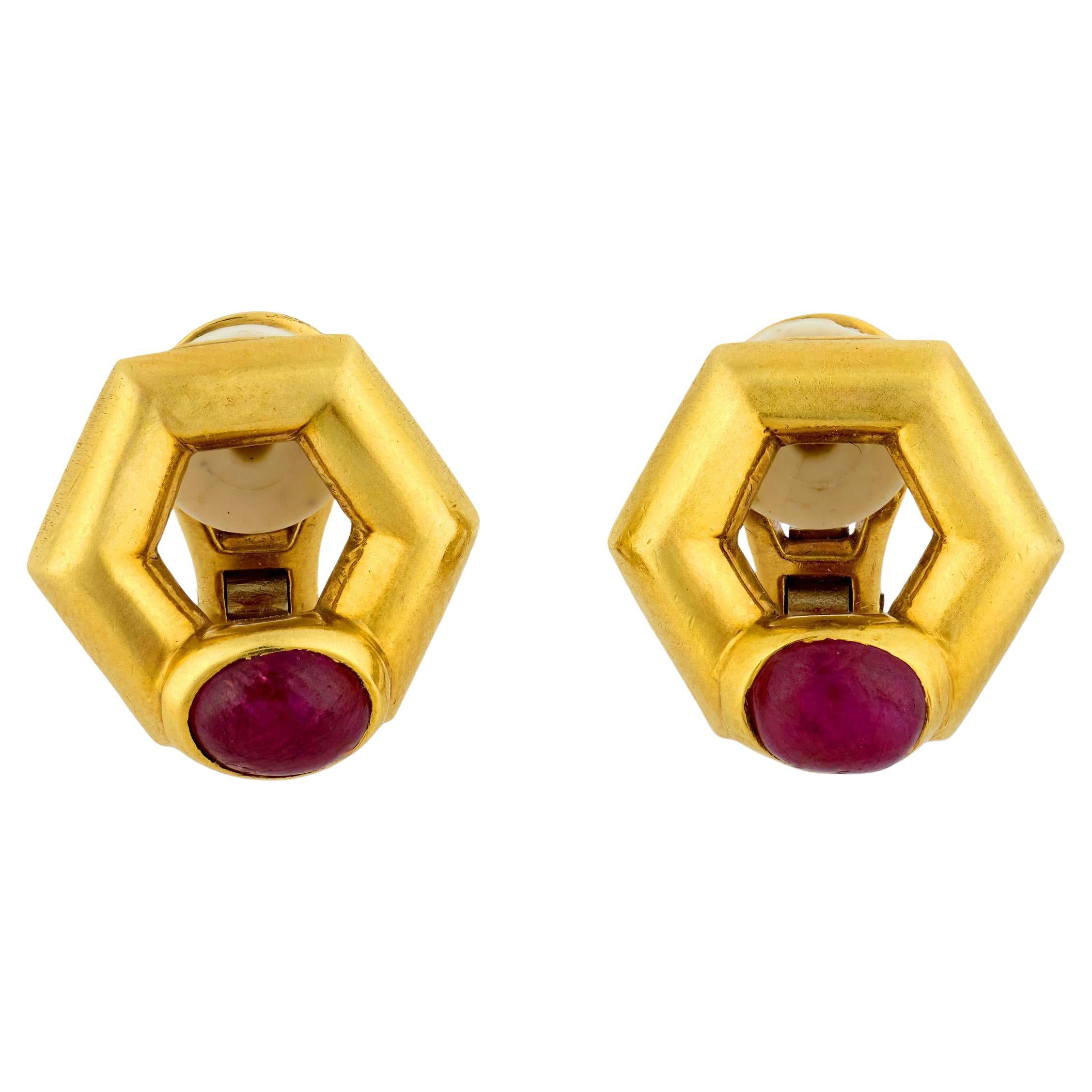 Bvlgari 2.00 carat ruby 20k yellow gold earrings For Sale