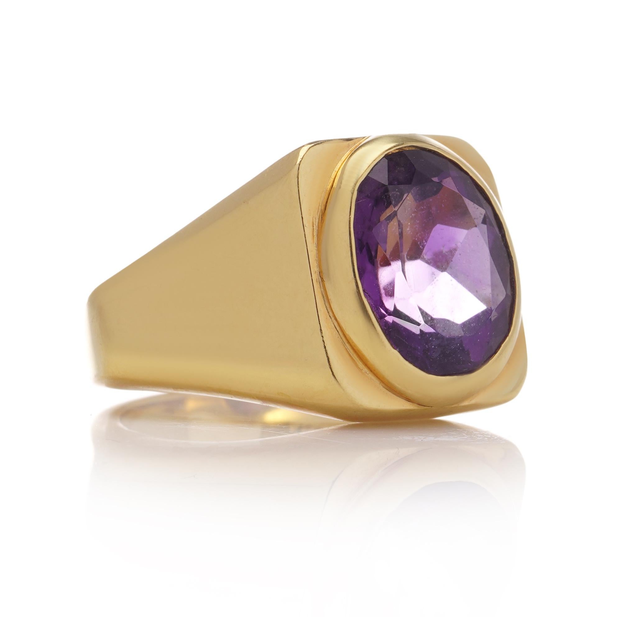 Bvlgari 22kt. yellow gold geometric band ring set with an oval-cut amethyst For Sale 3