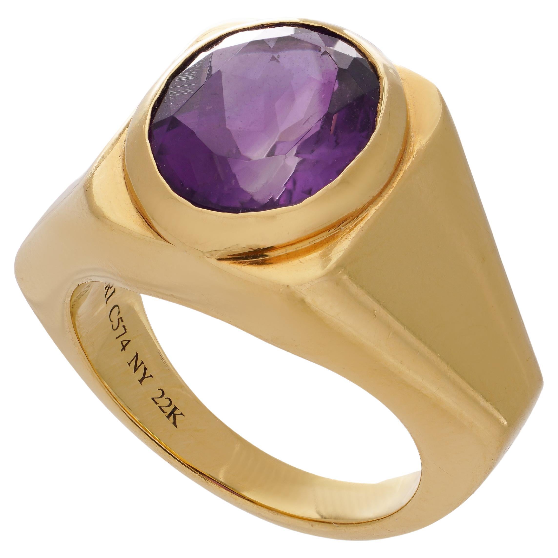 Bvlgari 22kt. yellow gold geometric band ring set with an oval-cut amethyst For Sale