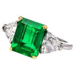 Retro BVLGARI 4.86 carats GRS Emerald Diamond Platinum Three Stone Ring 